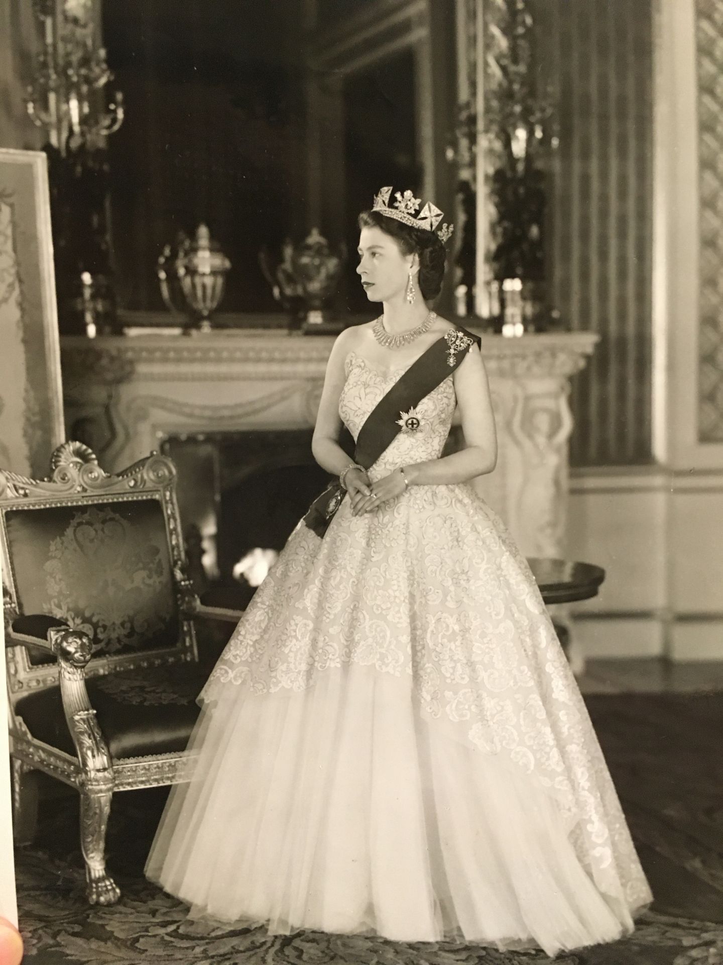 Null Elizabeth II (1926-2022) - Lot de 4 tirages argentiques dont 1 sur papier f&hellip;