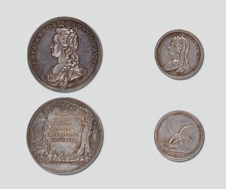 Null Deux médailles en argent: “Mort de Marie-Antoinette le 16 octobre 1793”, gr&hellip;