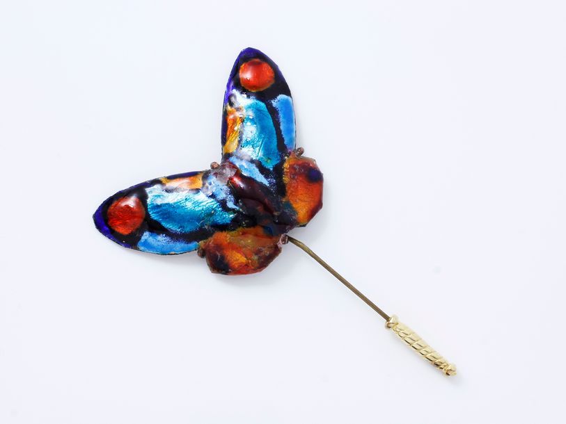 Null Epingle de cravate en métal doré, décorée d’un papillon en émail de limoges&hellip;