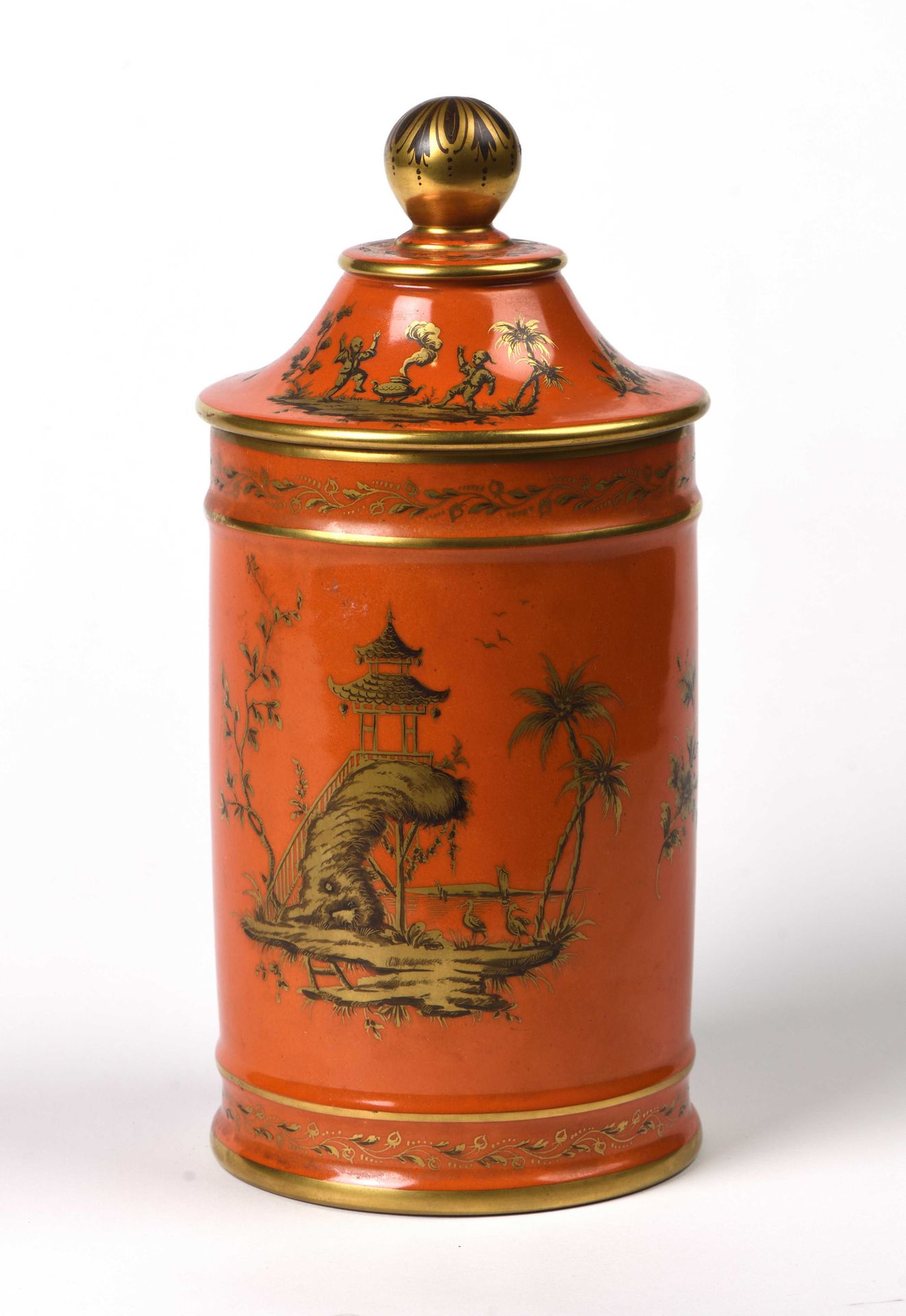 Null Pot couvert cylindrique en porcelaine de Limoges à décor sur fond corail di&hellip;