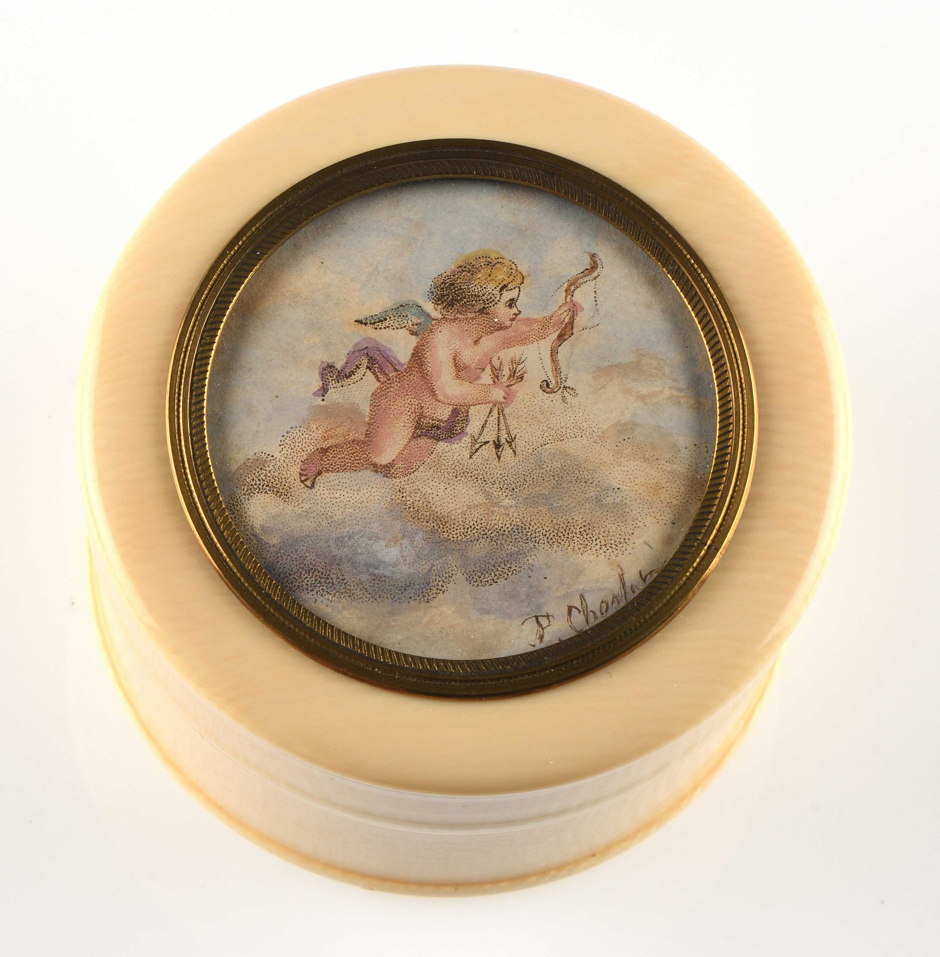 Null Tabatière ronde en ivoire ornée d une miniature polychrome figurant Eros po&hellip;