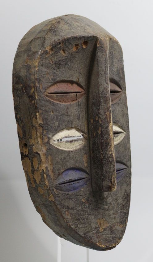 Null 非洲。Kwele面具（加蓬）。Kwele是中非的一个民族，定居在刚果共和国的西北部，与加蓬交界，在Dja河和Ivindo河之间。Kwele人从事自给自&hellip;