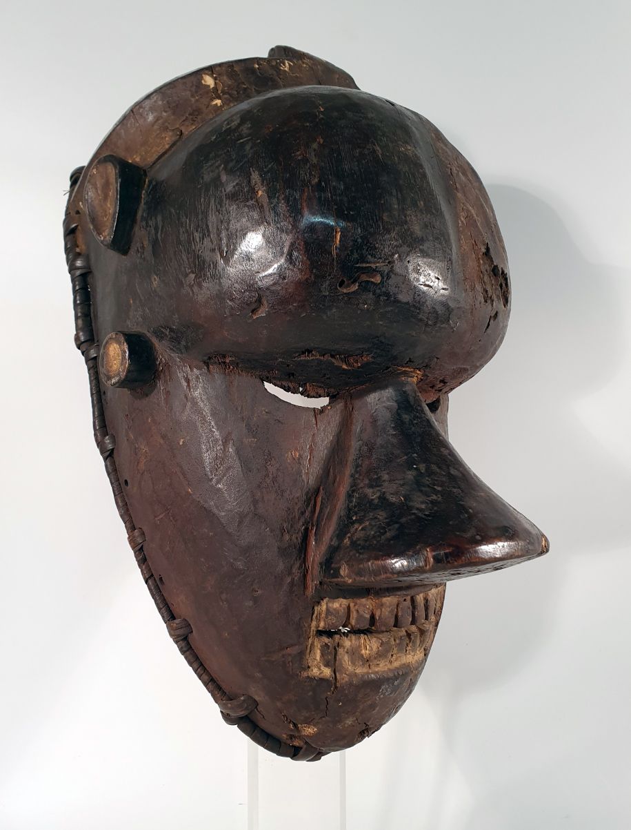 Null 非洲。萨兰帕苏战士面具（刚果民主共和国--DRC）。尺寸：高约35厘米。(非洲、非洲艺术、文明和种族群体）。)