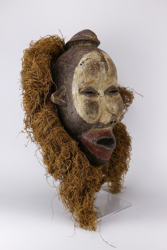 Null Afrique. Beau masque de cérémonie Yaka (République Démocratique du Congo). &hellip;