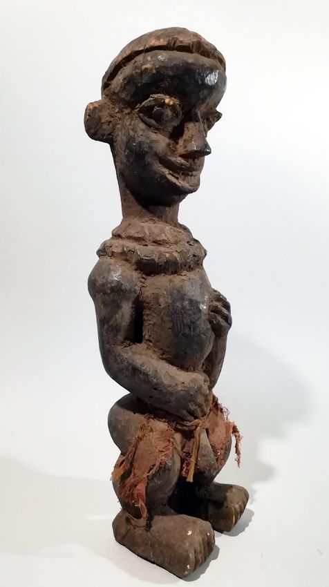 Null Afrique. Belle statuette Bamiléké. Cameroun. Dimensions : Hauteur approx. 4&hellip;