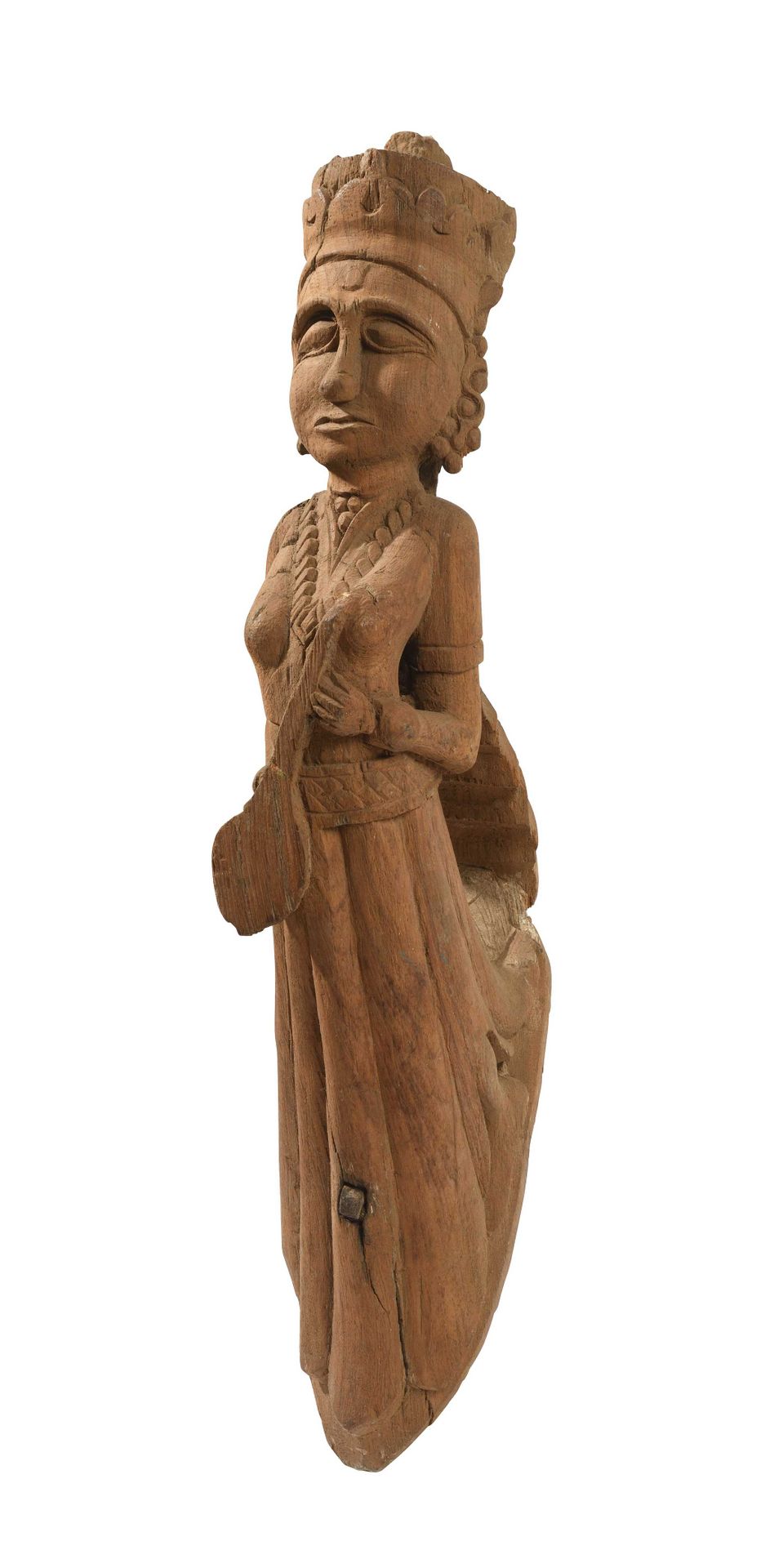 Null Elément en bois sculpté représentant une musicienne richement parée. Inde H&hellip;