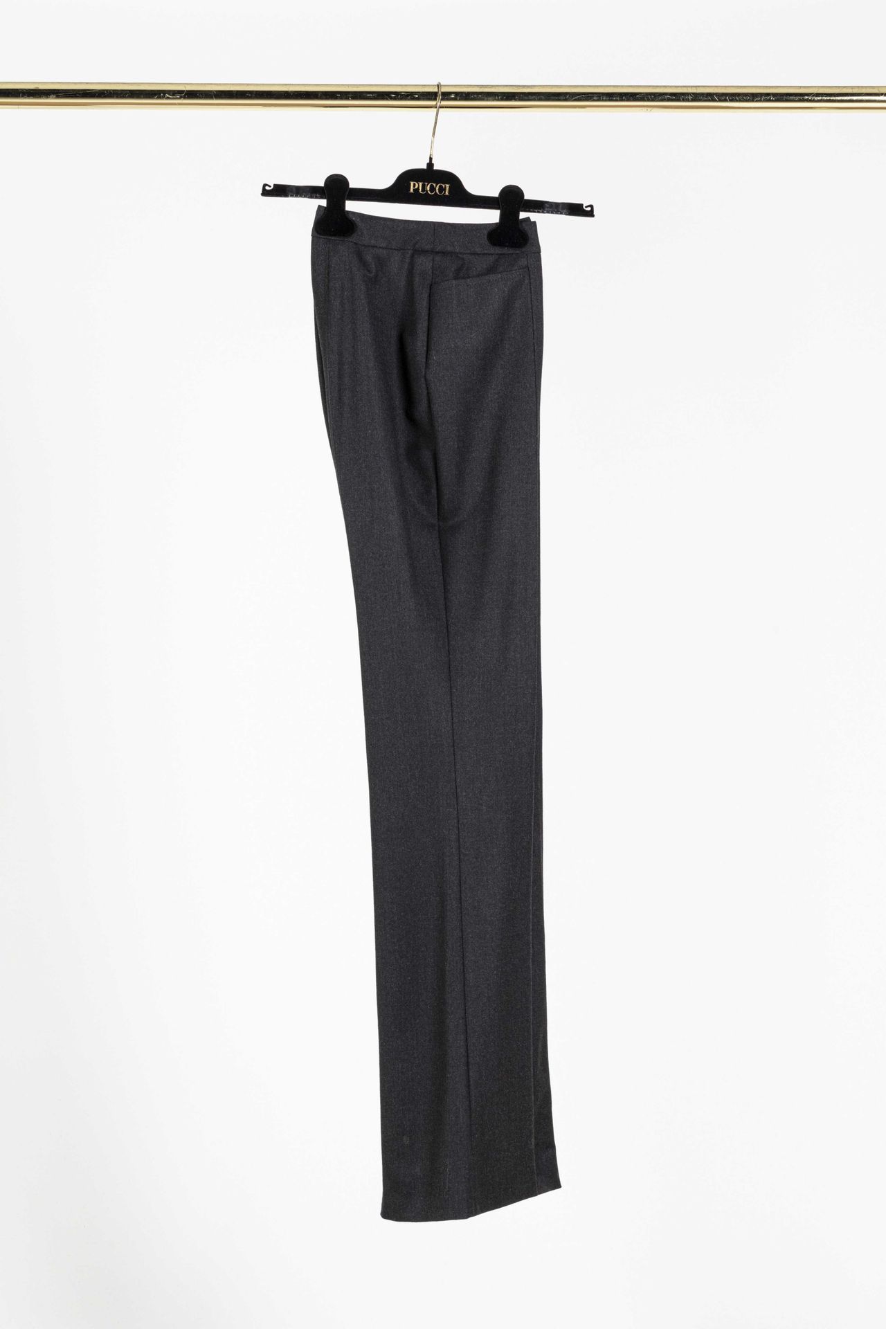 Null ESCADA : straight trousers in dark grey wool with two pockets on the front.&hellip;