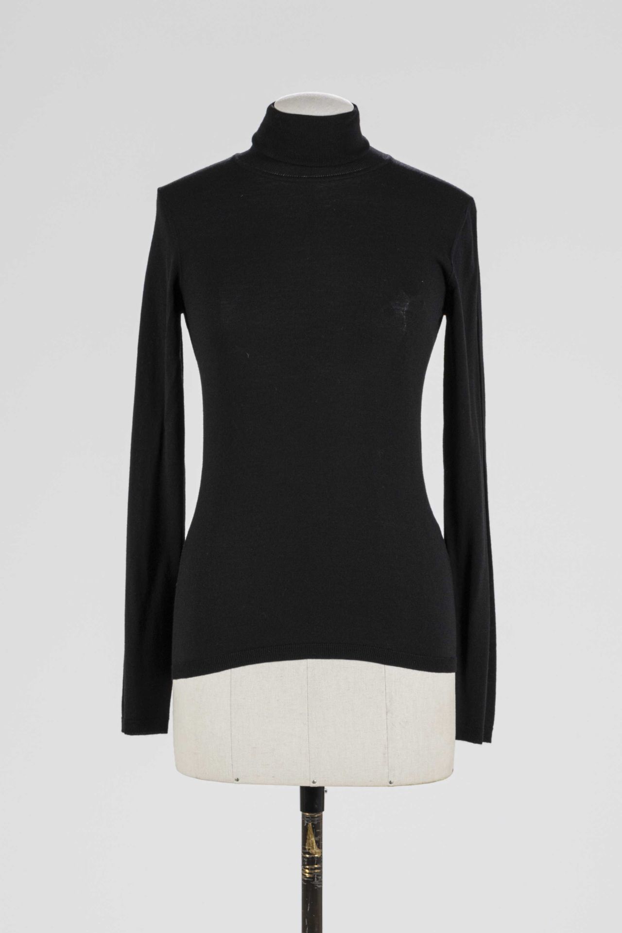 Null EMILIO PUCCI: jersey de lana negro de cuello alto con amplio escote en la e&hellip;