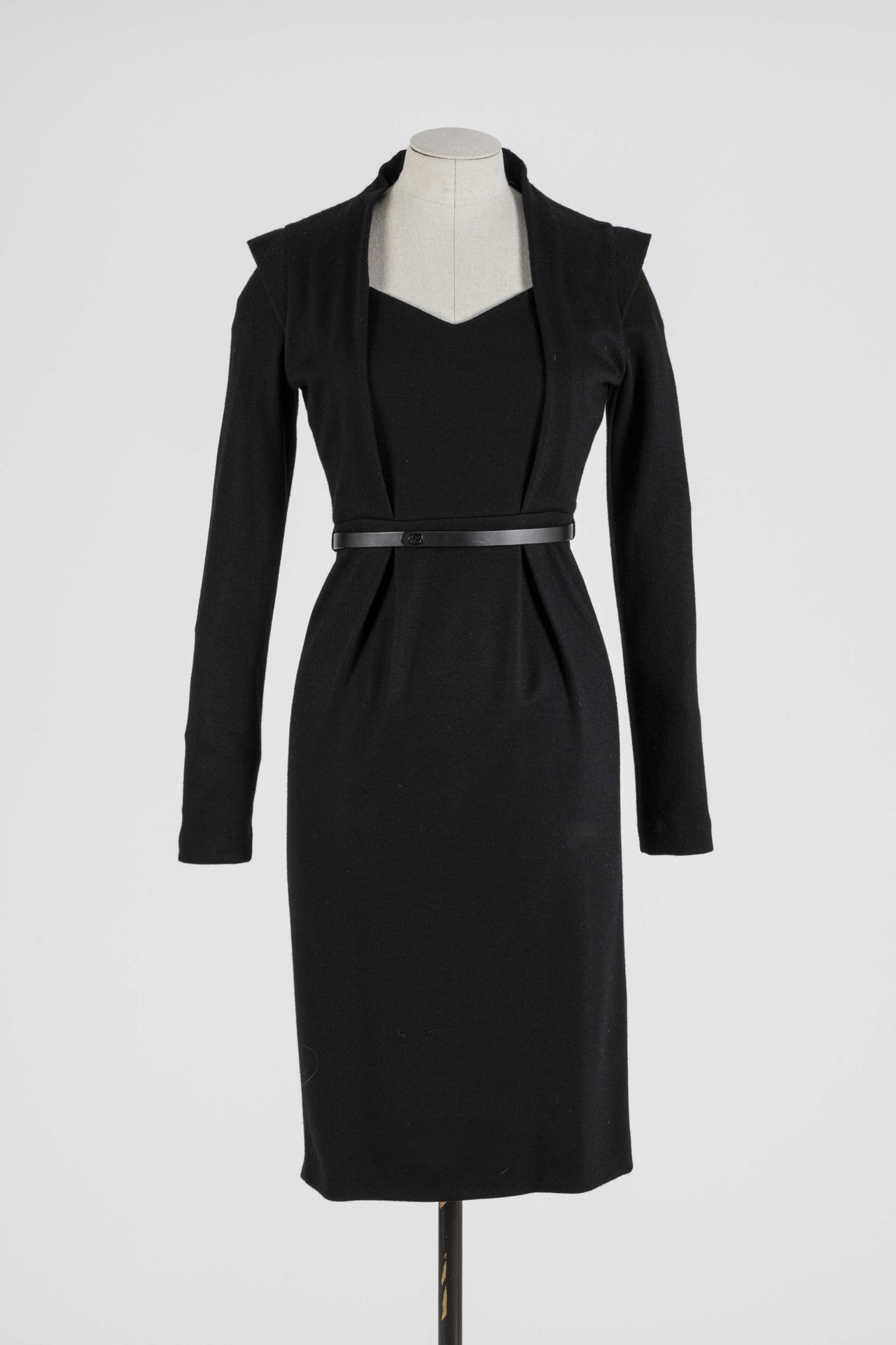 Null 
GUCCI: mid-length dress in black wool, round neck, long sleeves, with a le&hellip;