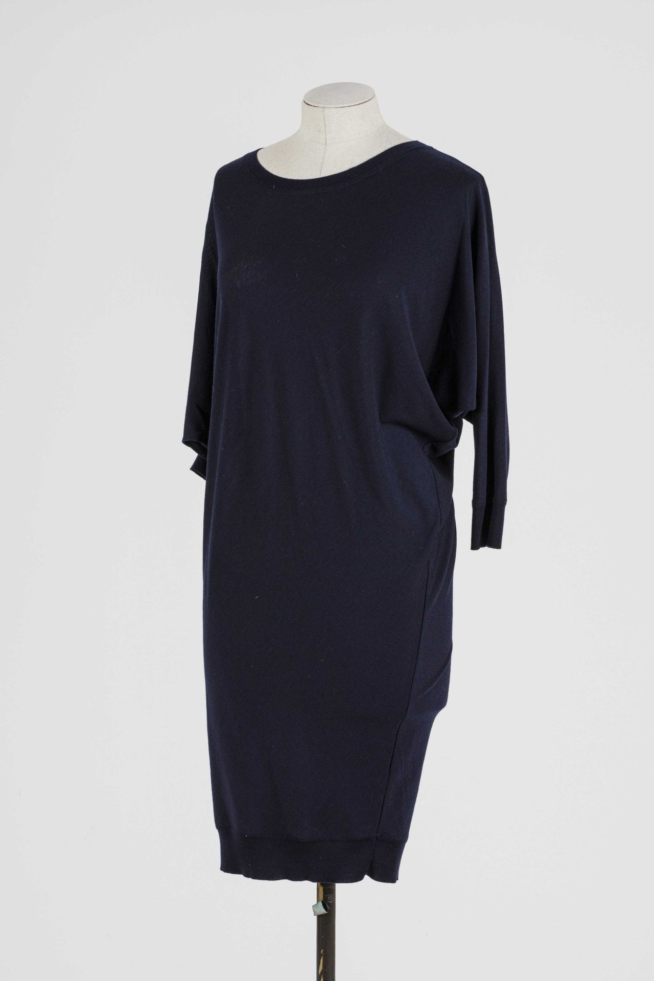 Null ALEXANDER MCQUEEN: navy blue wool sweater dress with batwing sleeve. 

T. X&hellip;