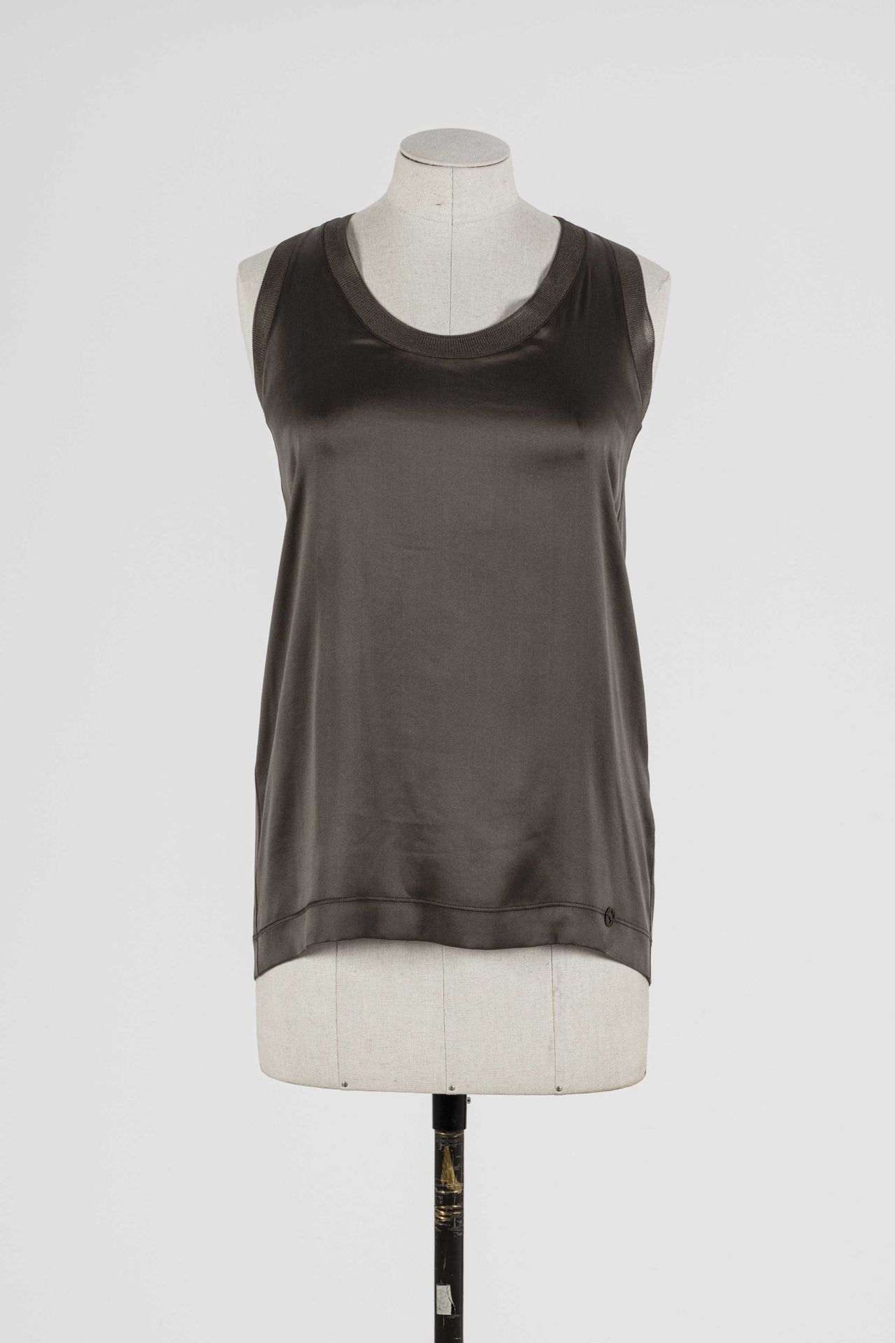 Null GUCCI: bronze silk tank top. 

T. XS