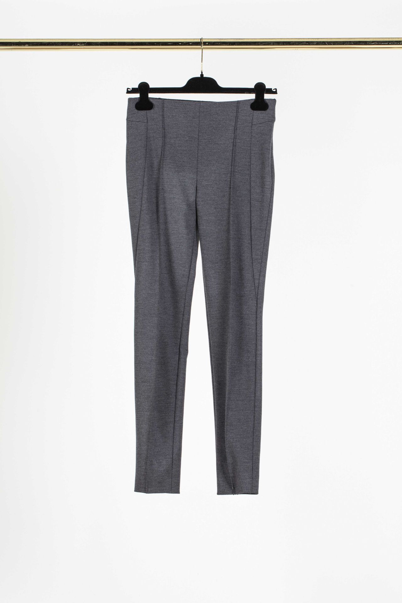 Null ESCADA : grey sportswear trousers, central seam on the leg, zip on the side&hellip;