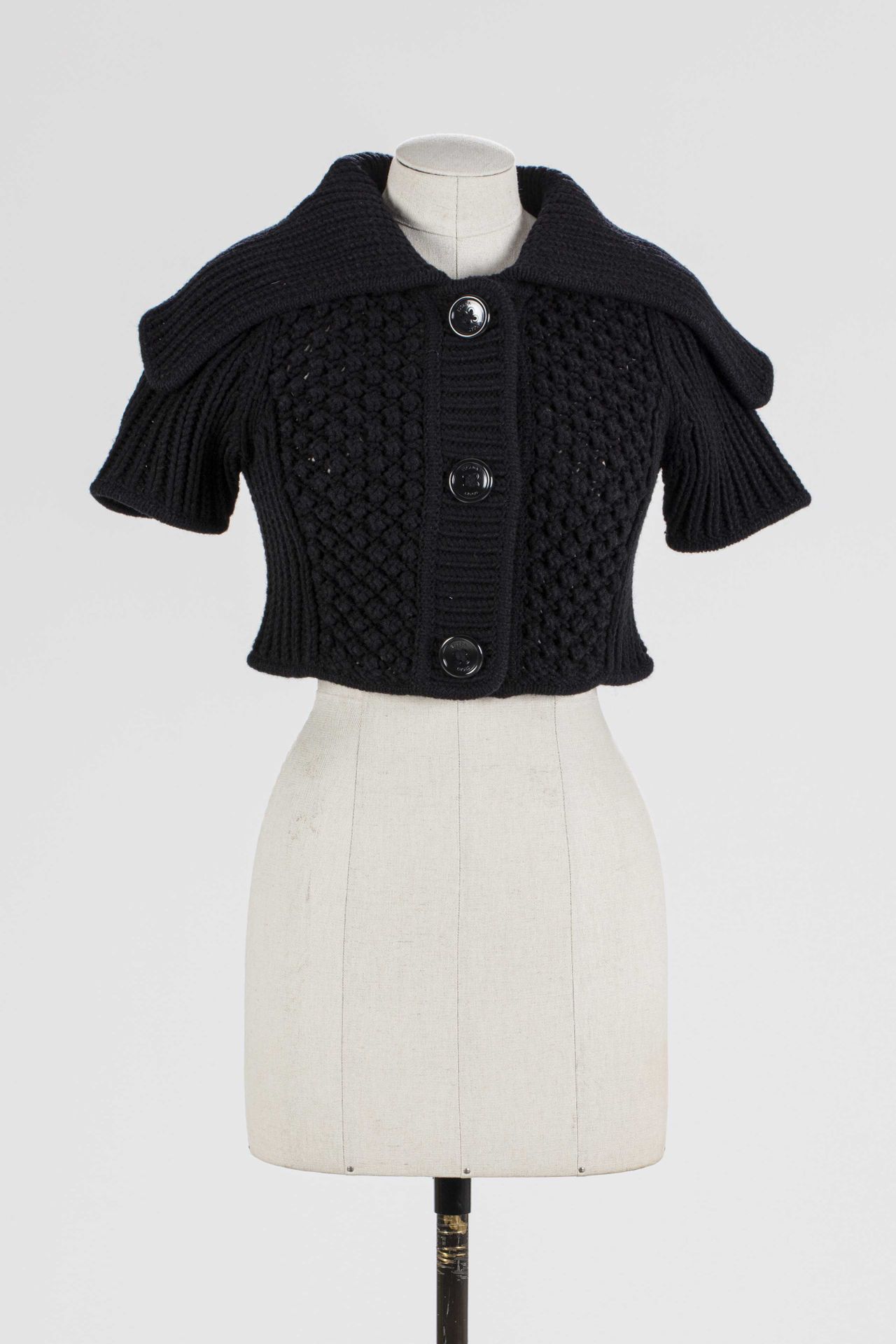 Null ESCADA Sport: black wool bolero with twist pattern, short sleeves, sailor c&hellip;
