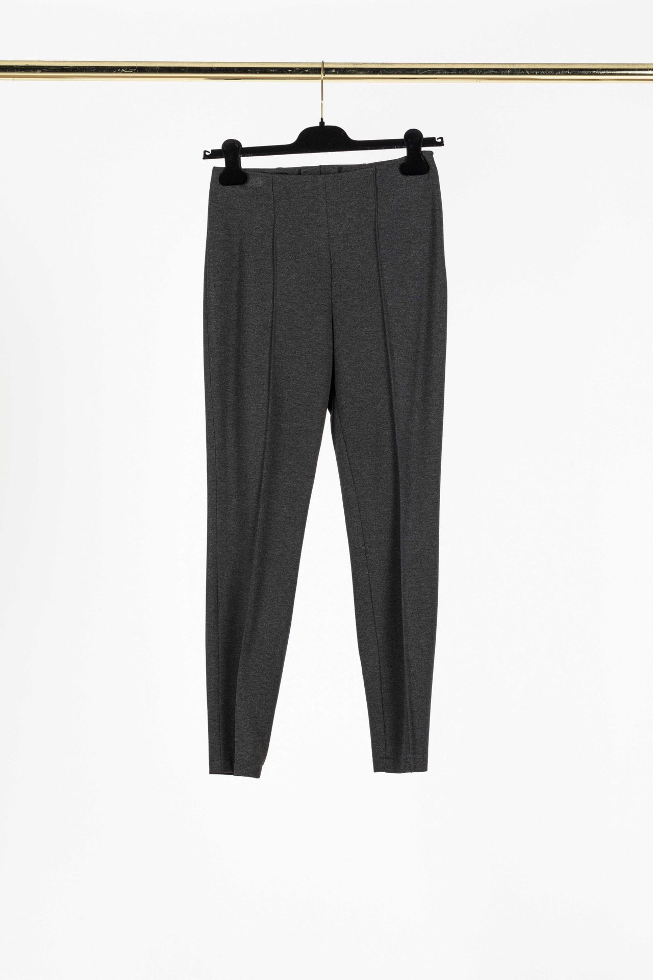 Null ESCADA: pantaloni sportivi in lana grigio scuro, cuciture sul davanti, chiu&hellip;