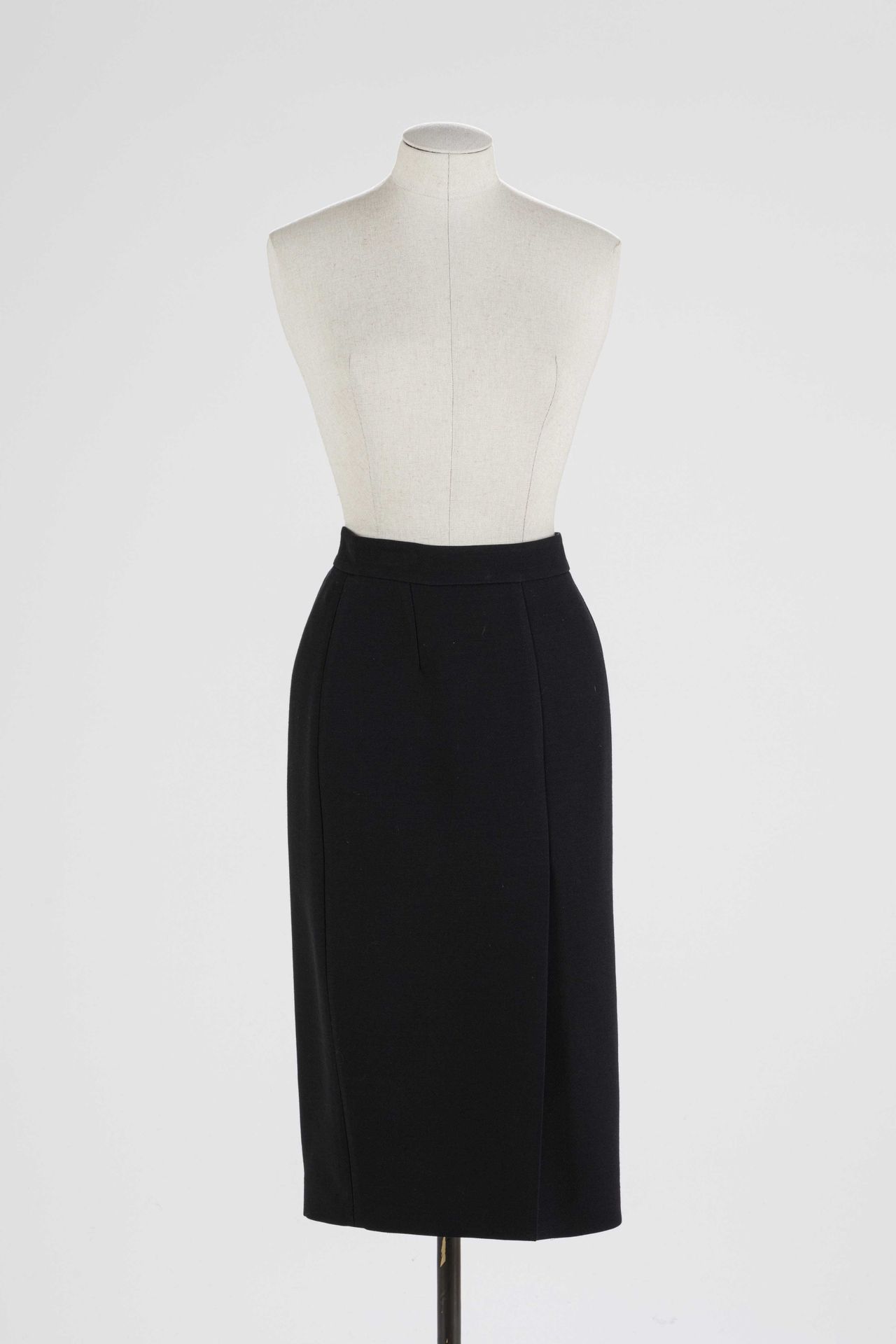 Null GUCCI : straight skirt in black wool, slit on the front. 

T. 36