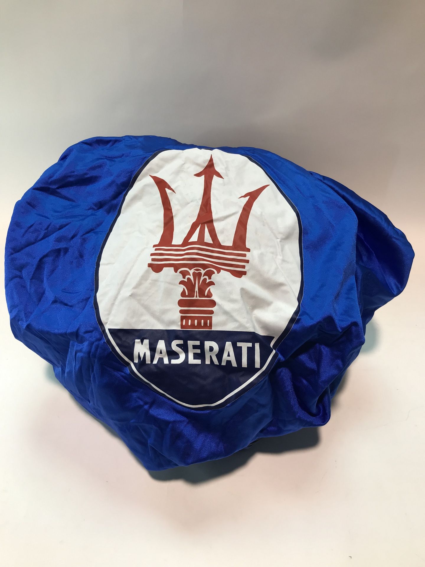 Null Housse en tissus bleu pour Maserati Quatro Porte 1997 dans son sac de trans&hellip;