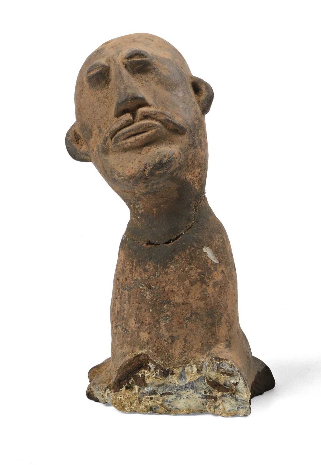 Null 非洲的陶器雕塑。高度：16厘米 缺陷和事故，修复。编号：72