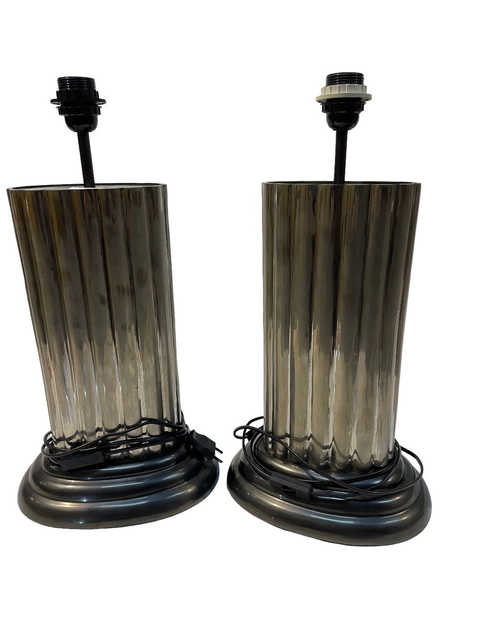 Null Pair of lamp bases in the form of fluted columns in silver plated metal.
Mo&hellip;
