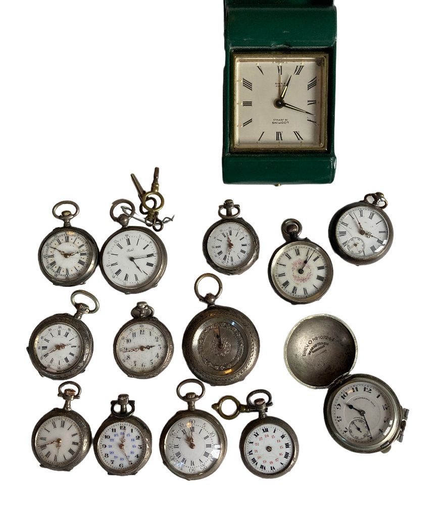 Null Lot of pocket watches. 
We join a desk clock.
