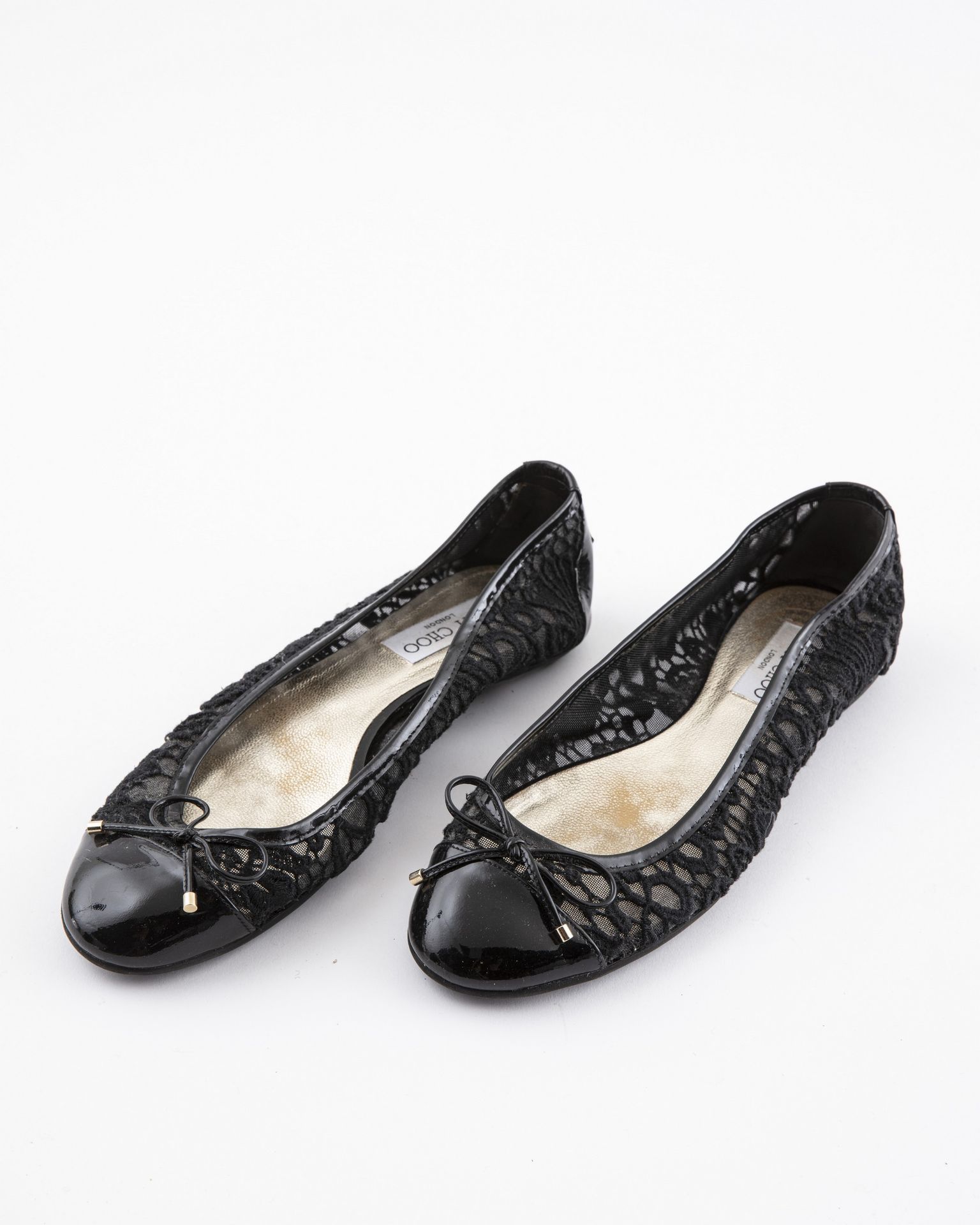 Null JIMMY CHOO: Lot including a pair of leather and black lace ballerinas. T.37&hellip;