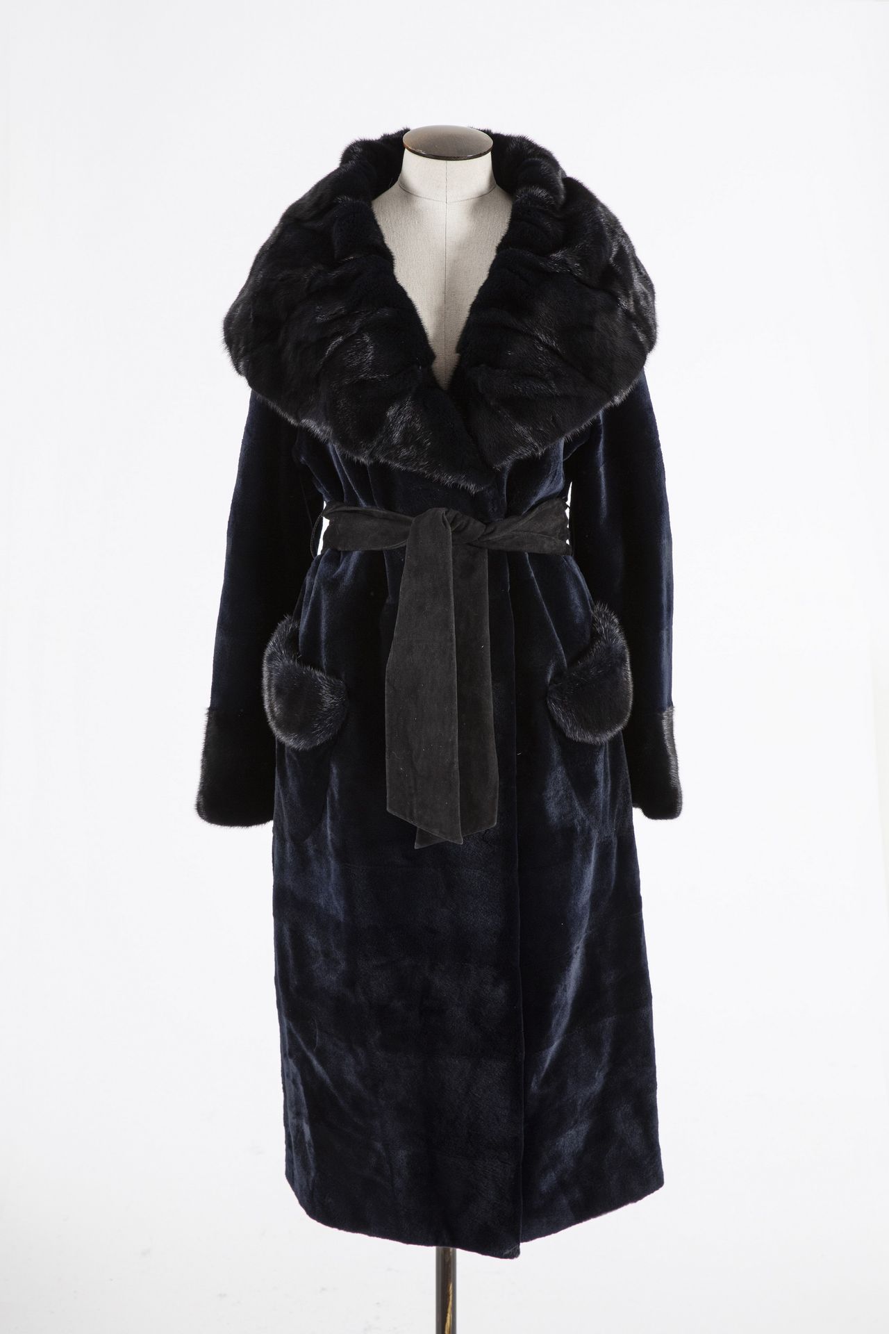 Null MILADY: long Coat in navy blue shaved female mink, wide collar in brown min&hellip;