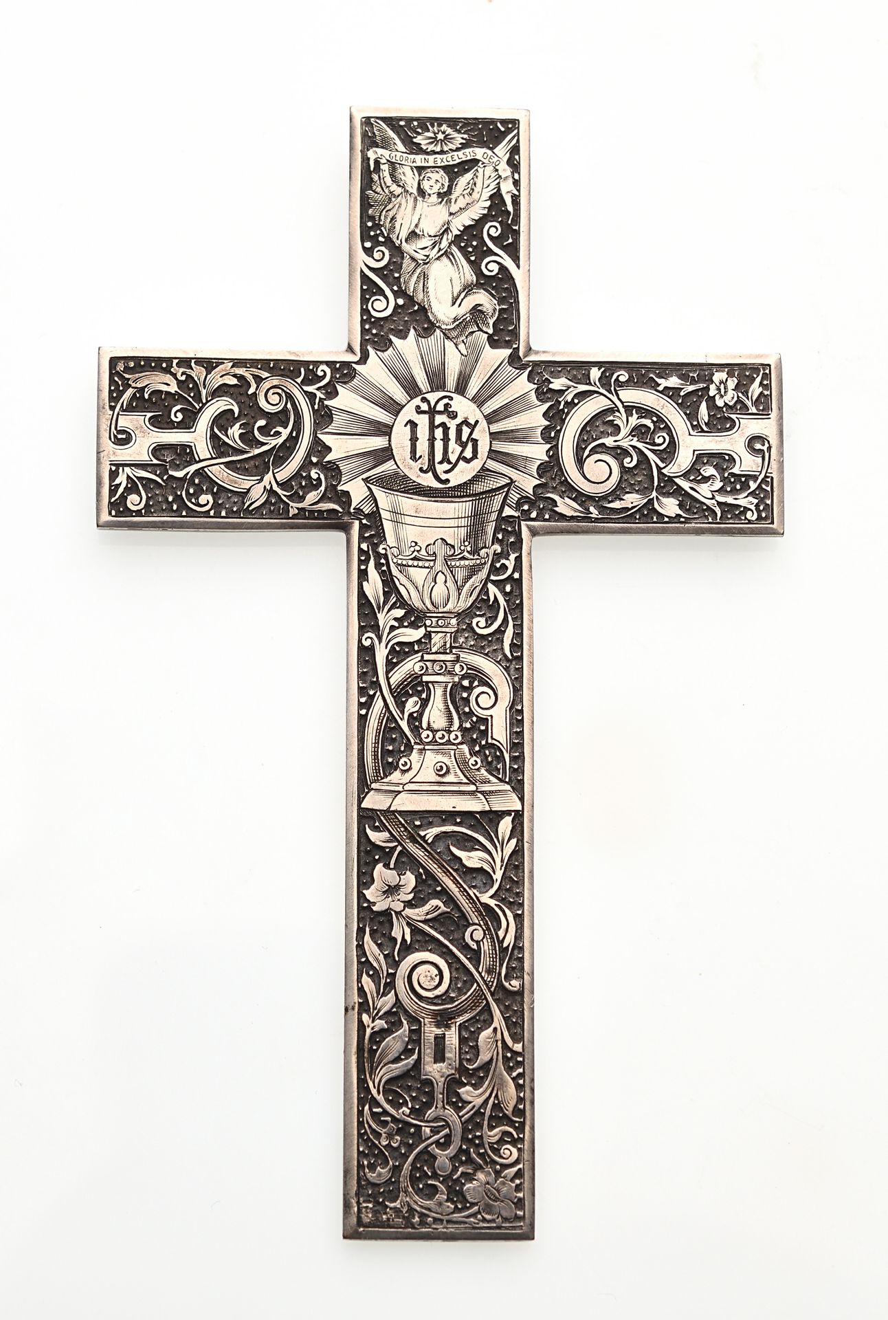 Null Importante croix d évêque en argent ciselé d un motif de calice et d entrel&hellip;