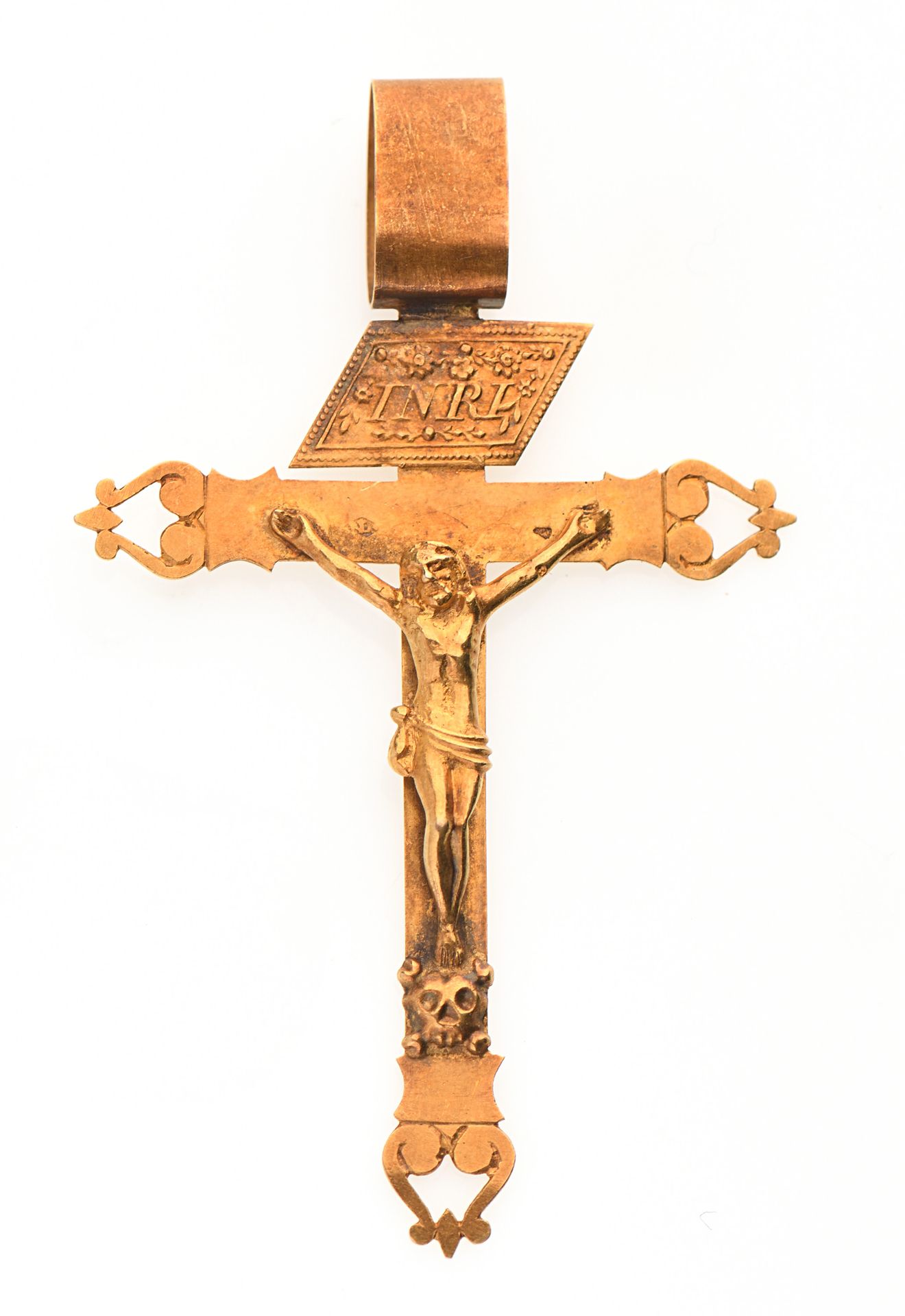 Null Grande croix en or jaune 18K (750 ) présentant un Christ en croix. Poinçon &hellip;