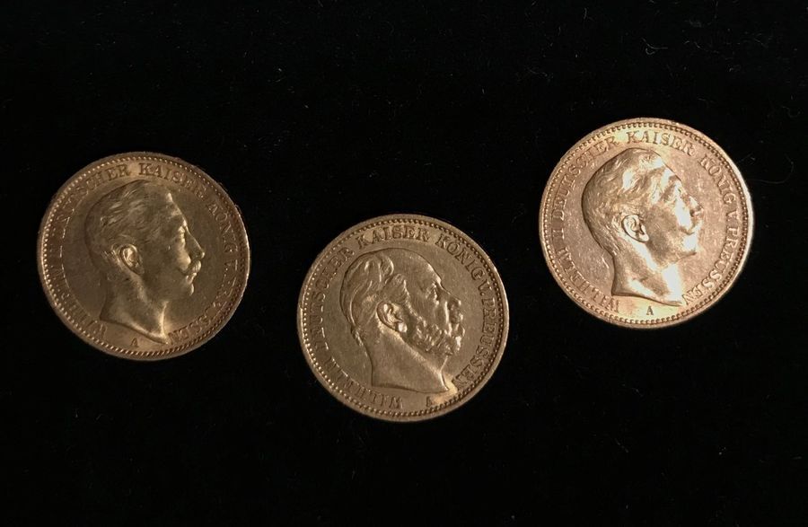 Null 3 pièces or de 20 marks - 1874, 1902 et 1910 - usures. Pb.: 23.8 grs
