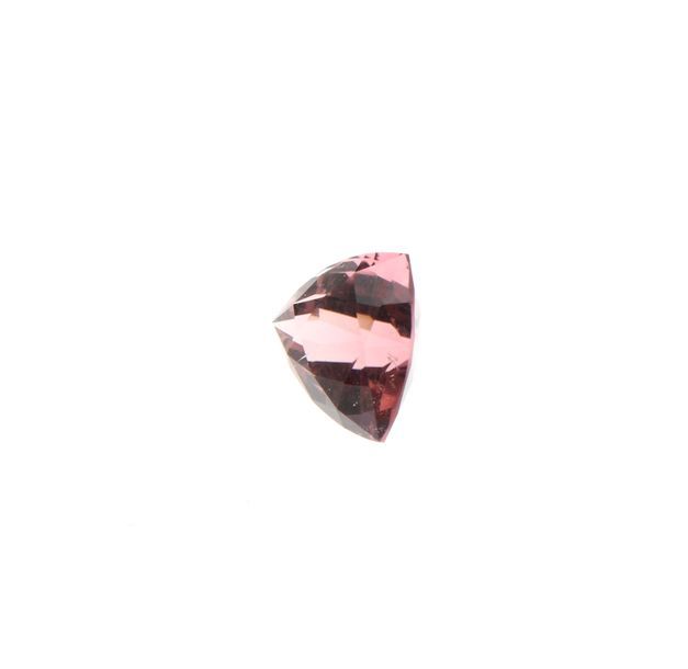 Null Tourmaline naturelle, triangulaire rose. Poids : 3,21 ct Avec certificat.