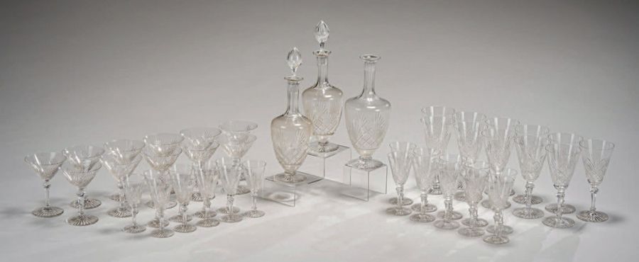 BACCARAT Service de verres en cristal à décor facetté de croisillons et palmes c&hellip;