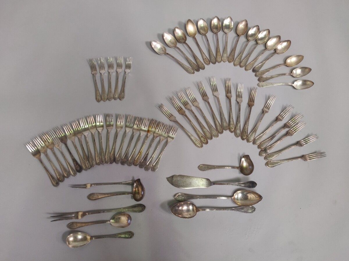 Null Parts of silver plated menagères including 15 large cutlery, 19 fish forks,&hellip;