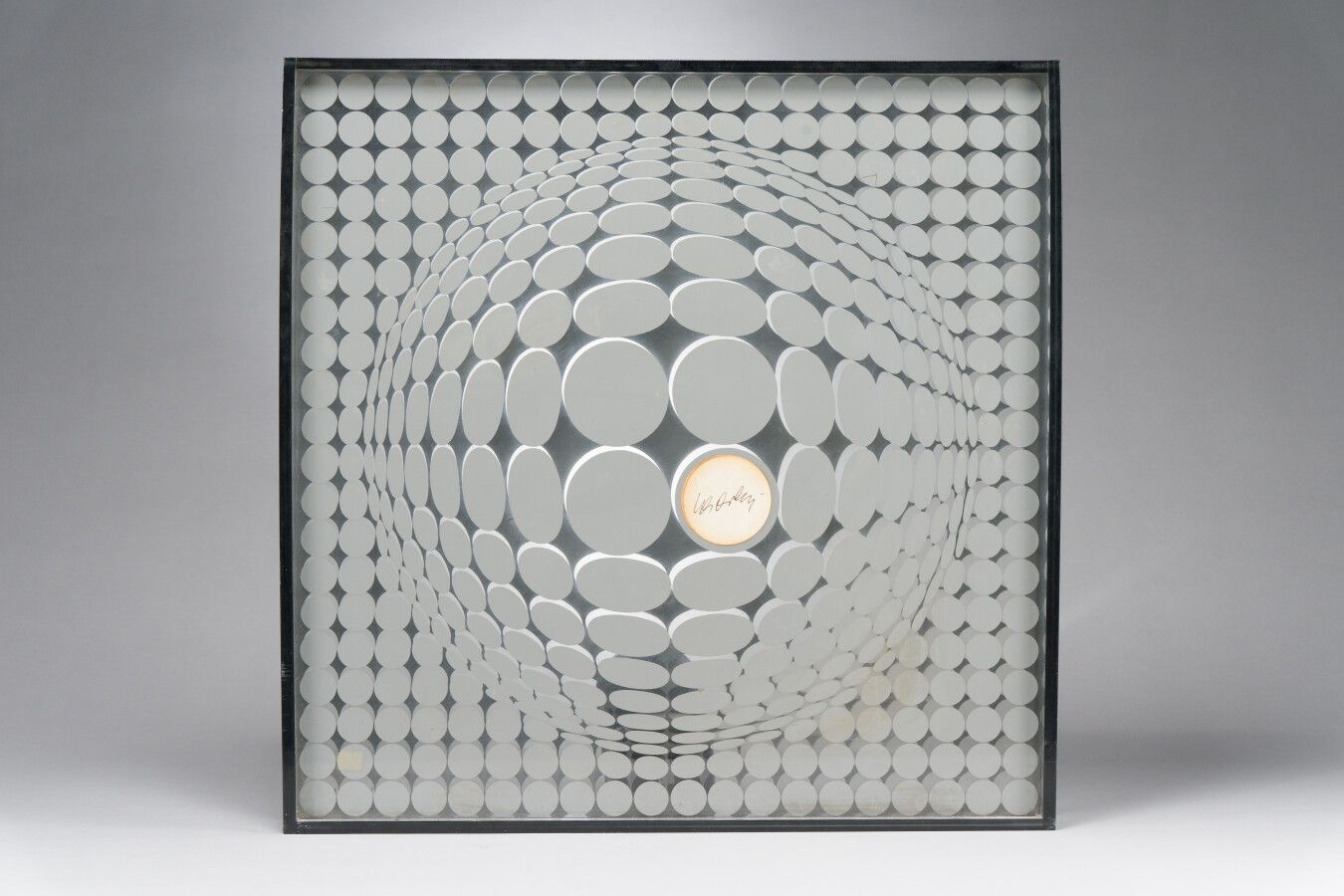 Null 57. Victor VASARELY (1906 - 1997)

VEGA MIR (from the album Bach), 1973

Pa&hellip;