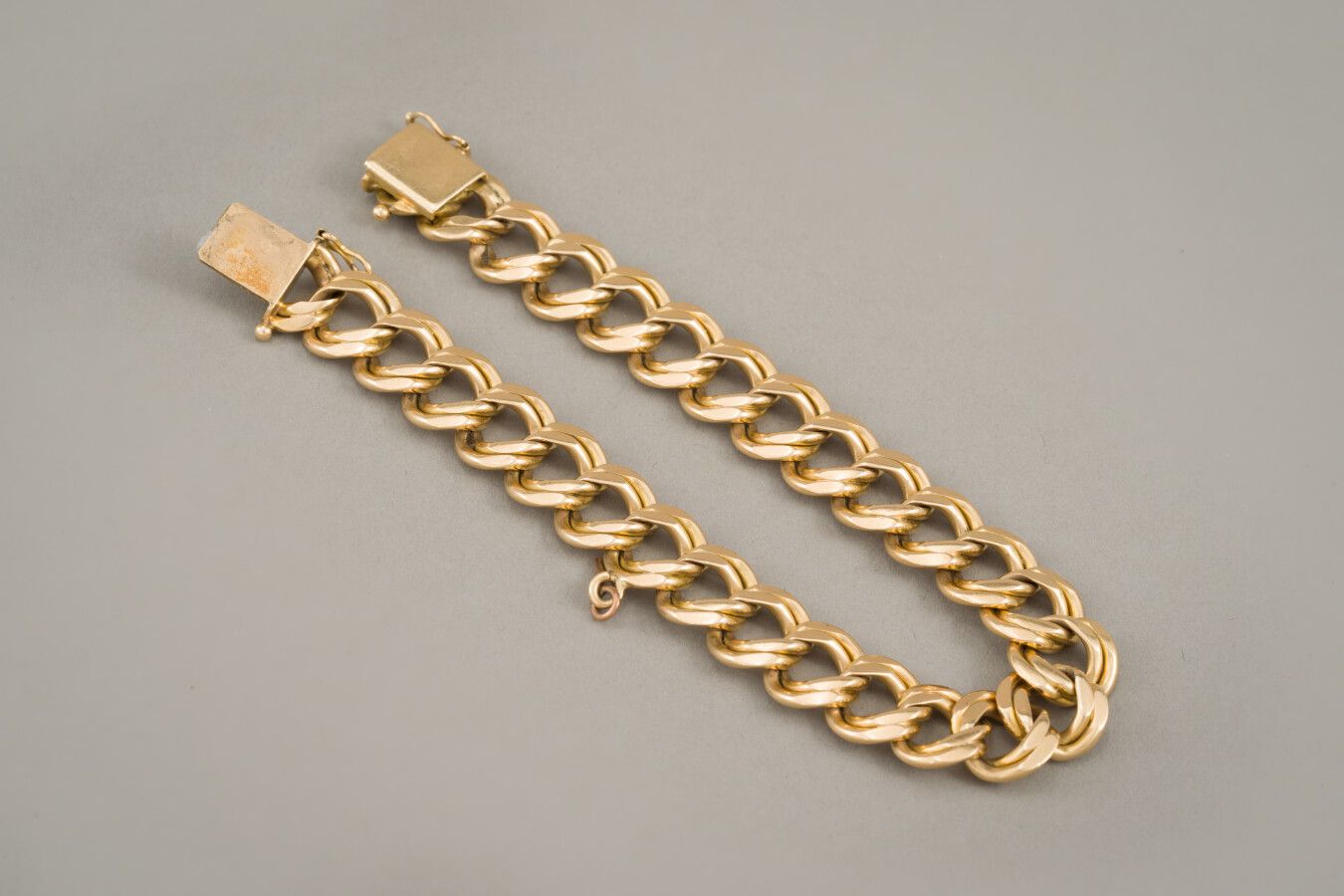 Null 99. Bracelet in 18K yellow gold (750/1000th) with double

links.

Weight : &hellip;