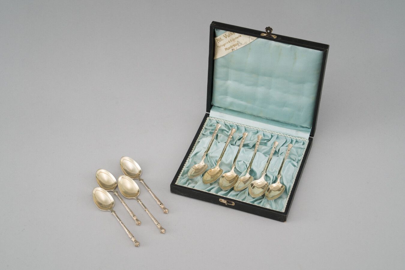 Null Set of ten small mocha spoons in gilt silver, (800/1000th).

The fluted ste&hellip;