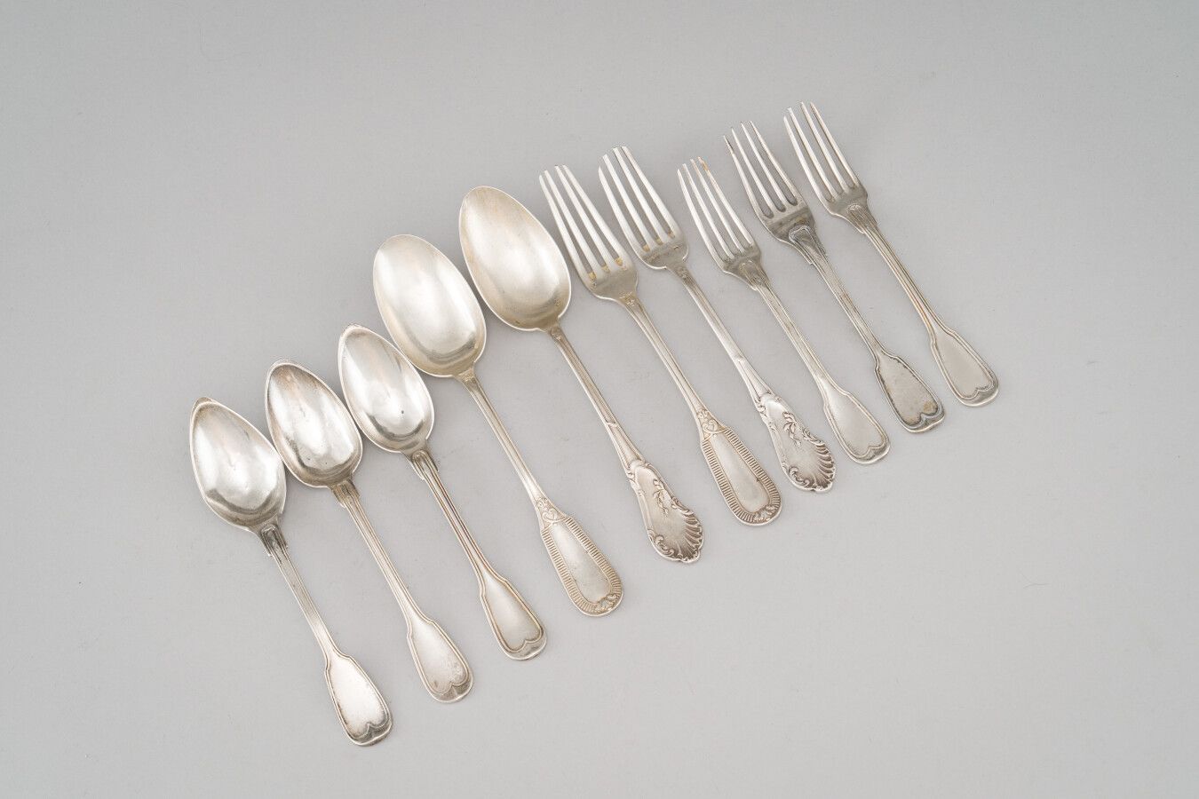 Null Set of silver flatware (950/1000th).

Weight : 588 g

(Wear and deformation&hellip;