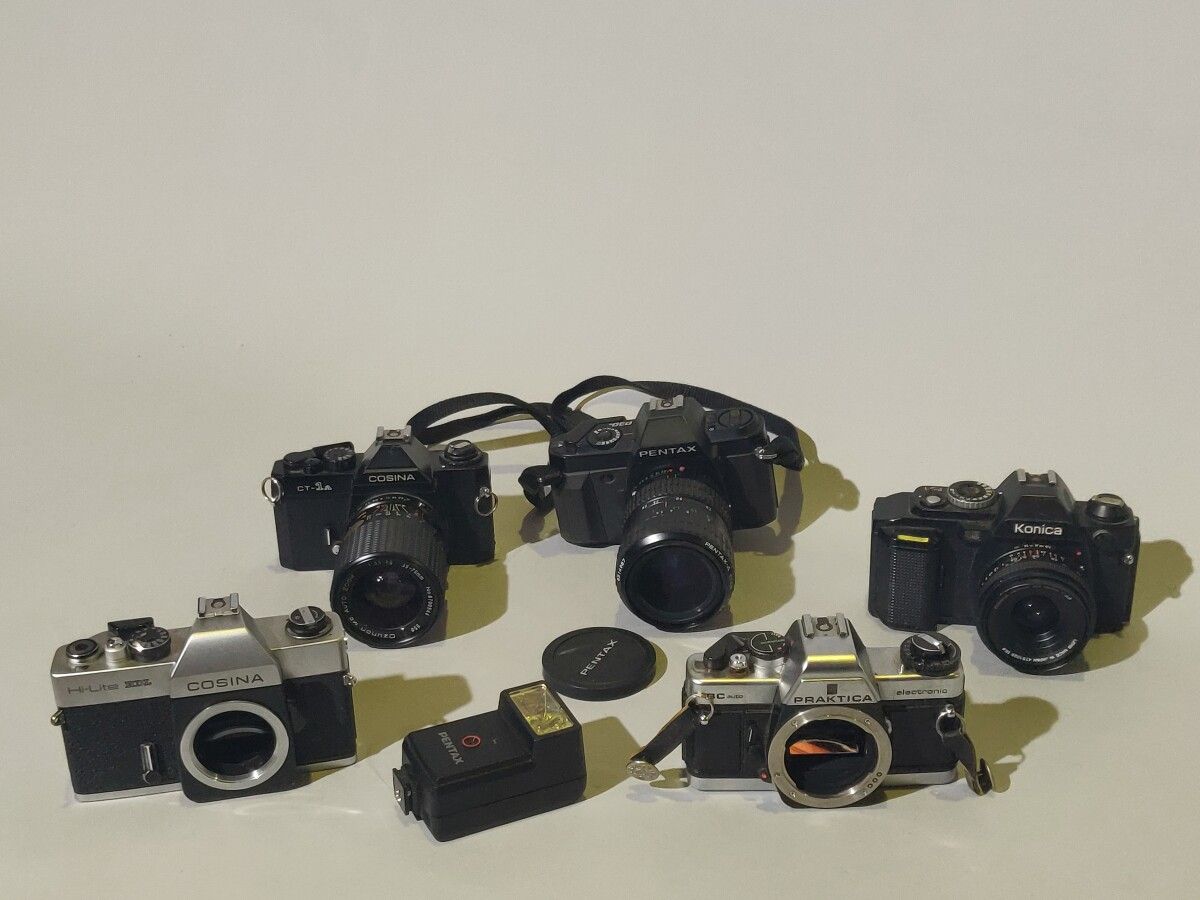 Camera set. Set of five miscellaneous cameras: Konica FS…