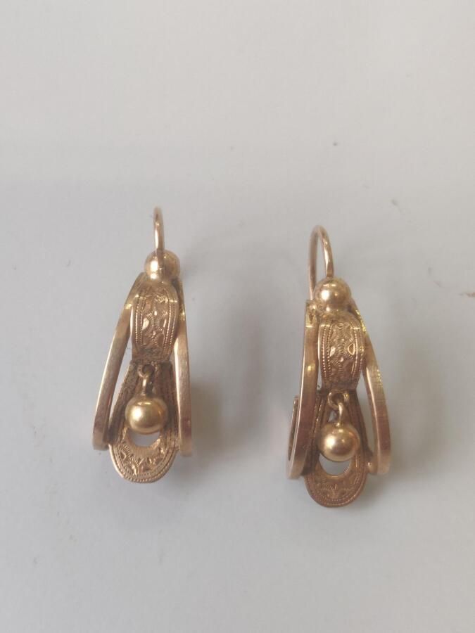 Null 92. Paar Ohrringe aus 18 Karat Gelbgold.

Gewicht: 1,9 g.