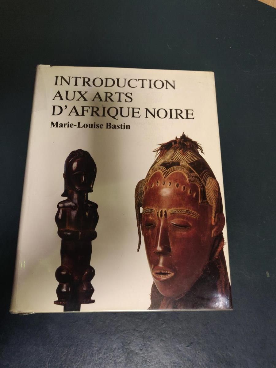 Null 10.Marie-Louise BASTIN, 艺术简介

d'Afrique noire, 1984, 1卷，状况良好。