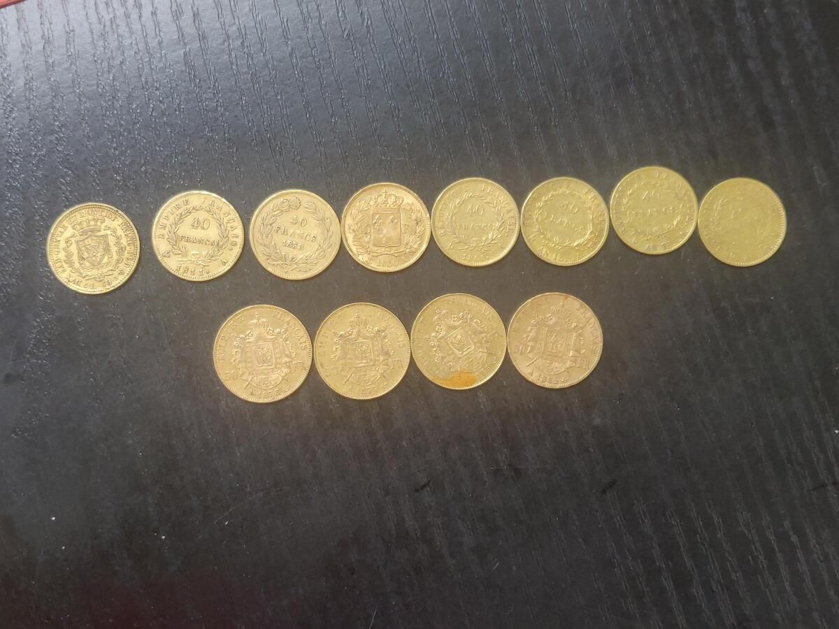 Null 4枚50金法郎的硬币，7枚40金法郎的硬币和1枚50金法郎的硬币。

40里拉硬币

重量：167.20克。

(穿)。