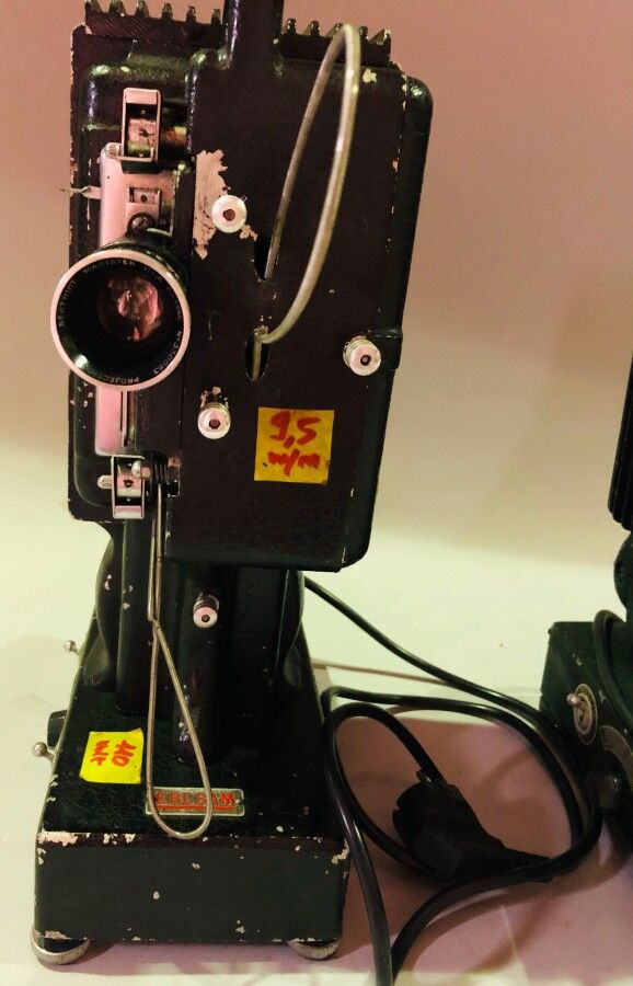 Null Cinema, film equipment. Set of four various projectors and an enlarger with&hellip;