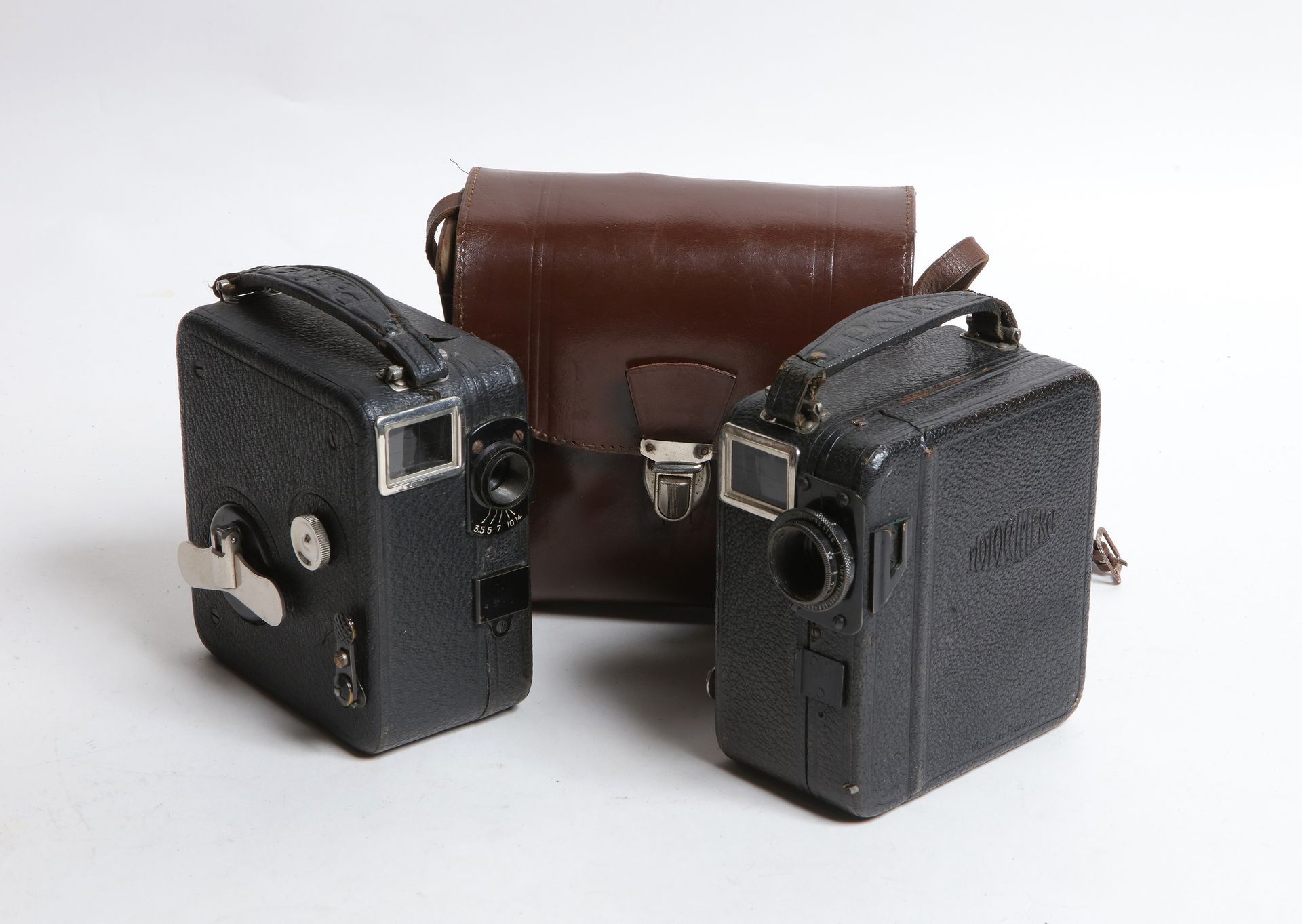 Null Cinema, cinematographic equipment. Set of two Pathé Motocameras, one with b&hellip;