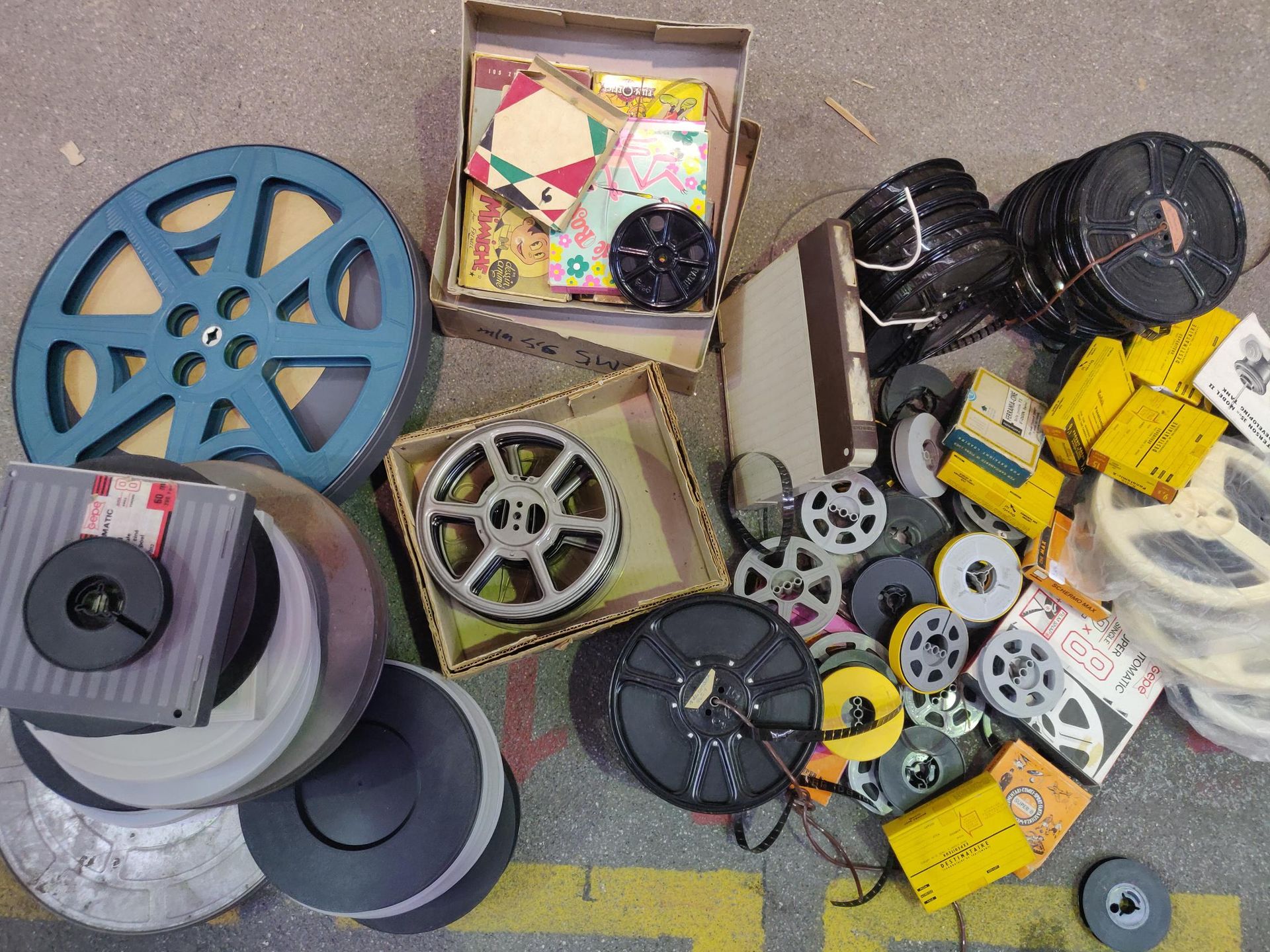 Null Cinema, films, reels. Important set of film reels (mostly 9.5 mm) including&hellip;