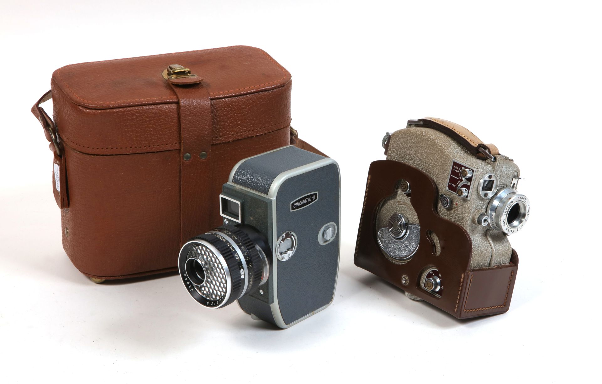 Null 
Cinema, cinematographic equipment. Set of two various cameras: camera Cine&hellip;