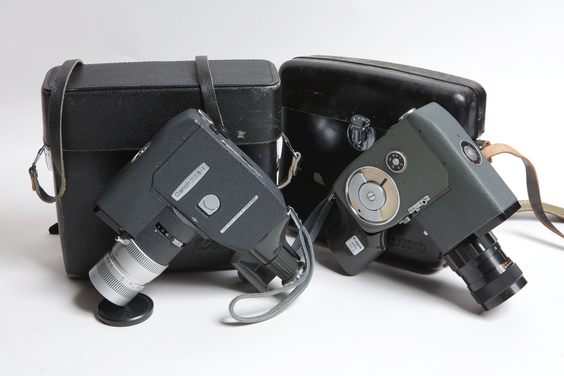 Null Kino, Filmausrüstung. Set aus zwei Kameras (Taschen) : Canon Reflex Zoom 8-&hellip;