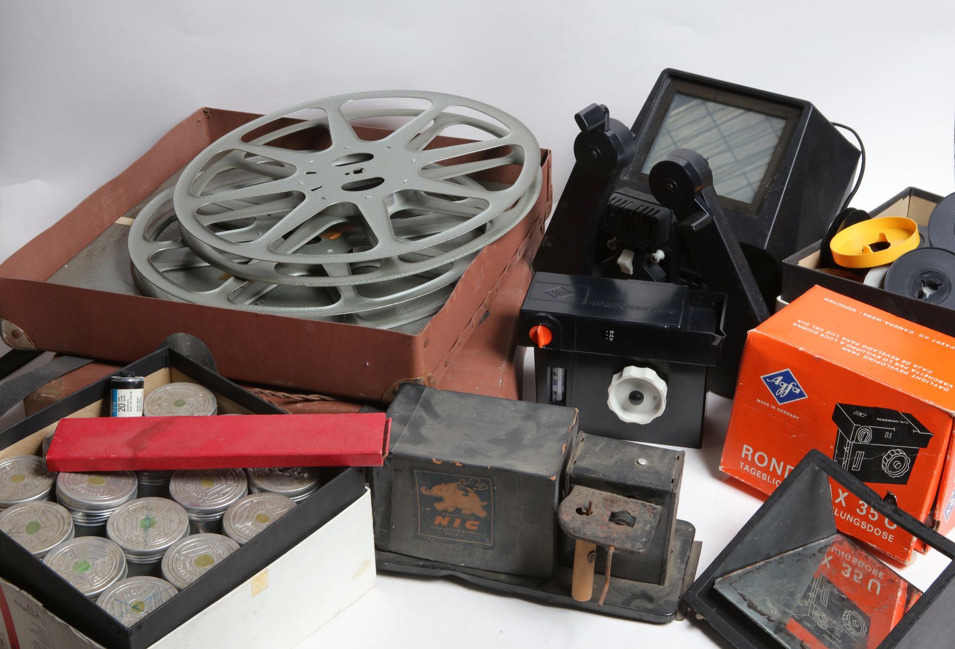 Null Cinema, film equipment and miscellaneous. Miscellaneous set: NIC projector &hellip;