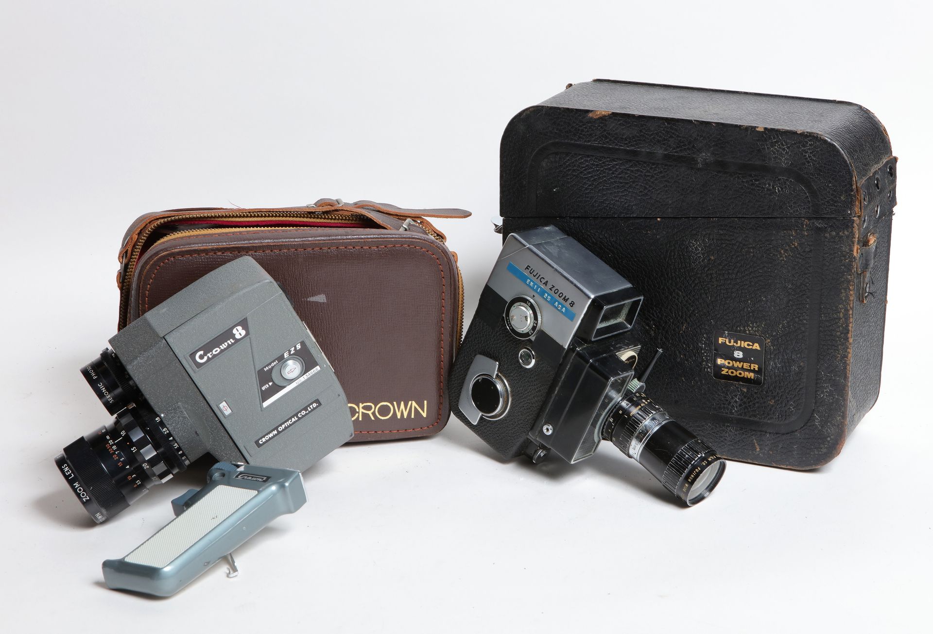 Null Cinema, film equipment. Set of two various cameras with bags: Fujica Zoom 8&hellip;