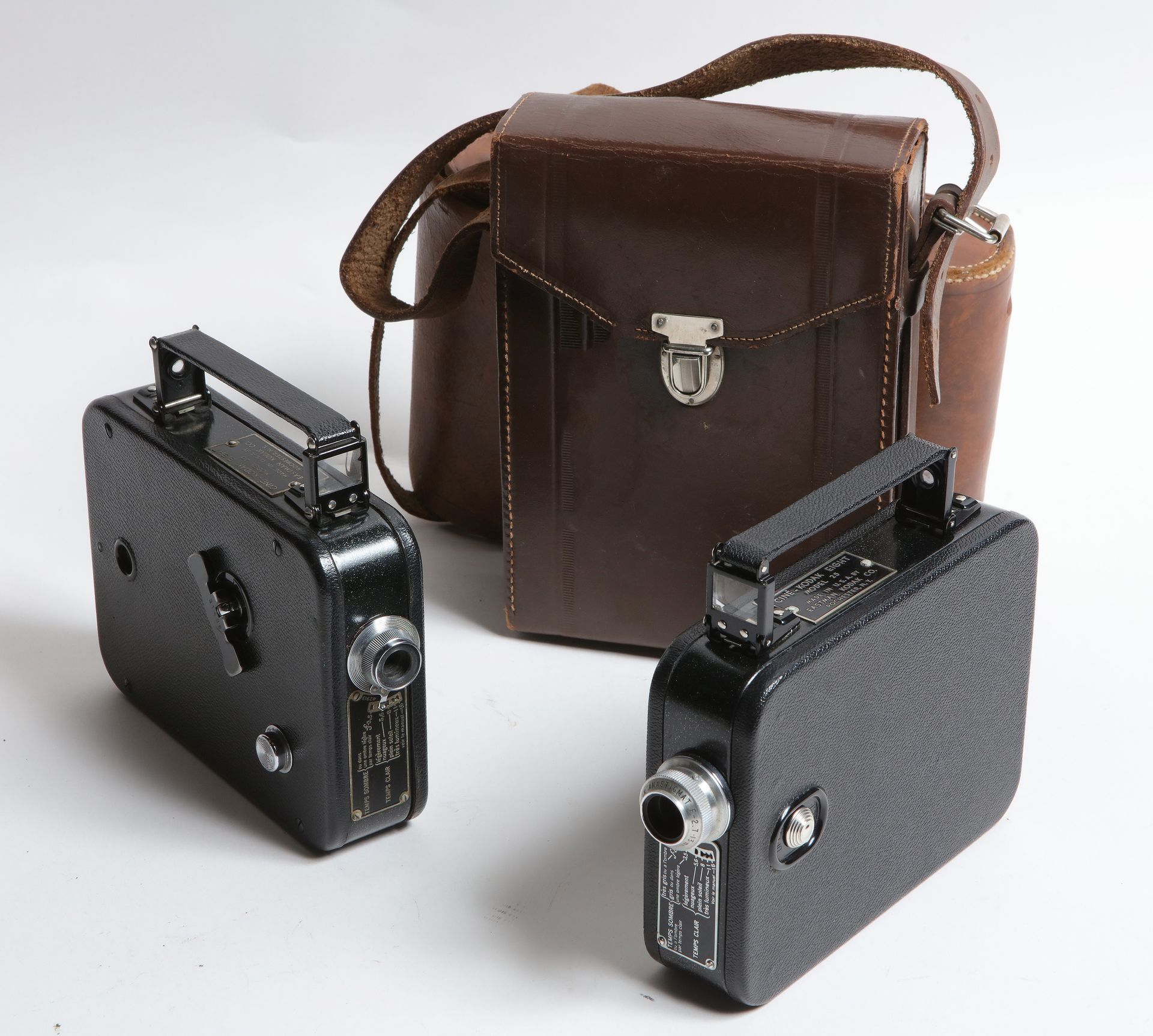Null Kino, Filmausrüstung. Set aus zwei Kodak-Kameras (Etuis): Ciné-Kodak Eight &hellip;