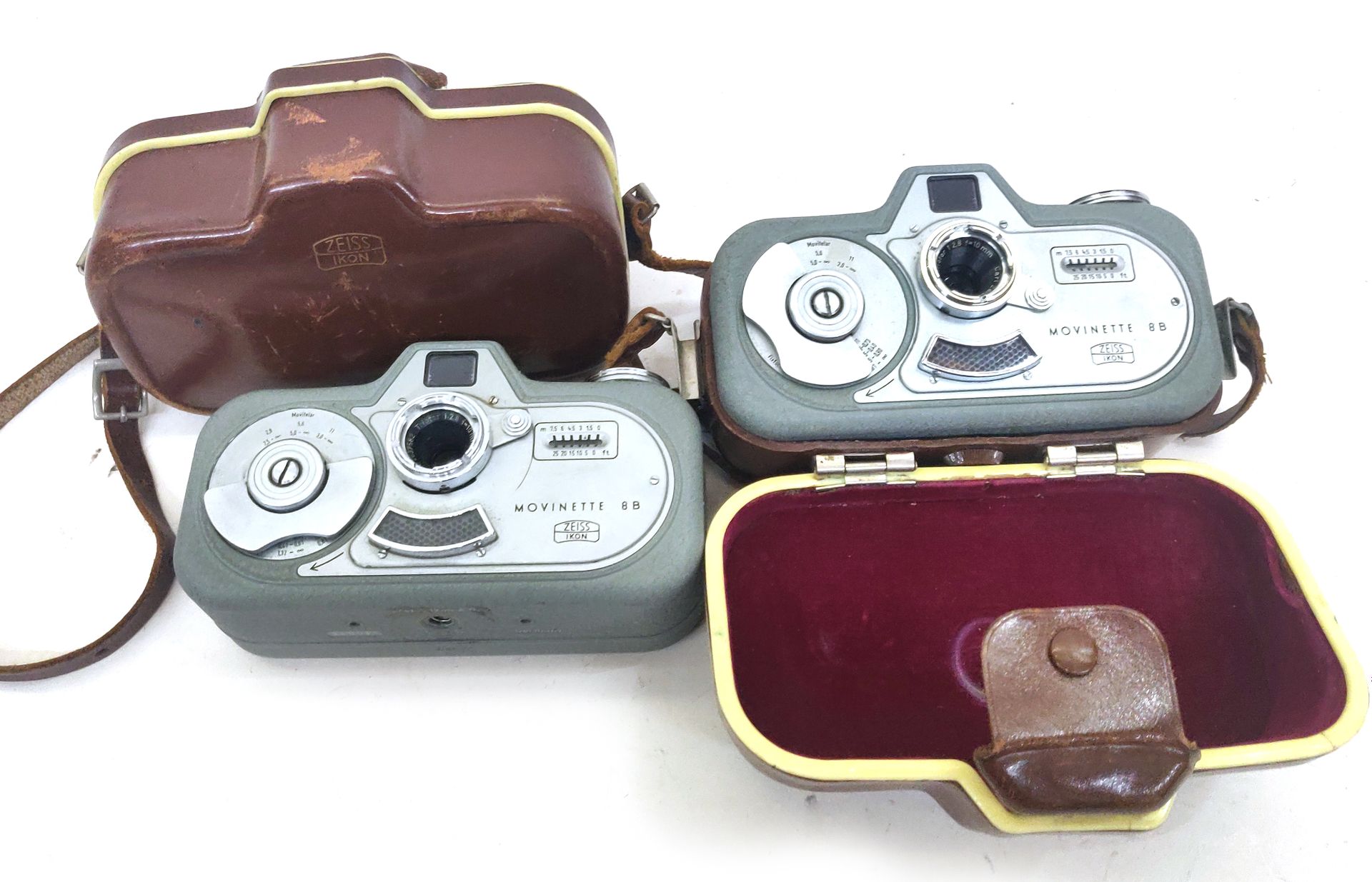 Null Kino, Filmausrüstung. Set aus zwei Zeiss Ikon Movinette 8B-Kameras.
