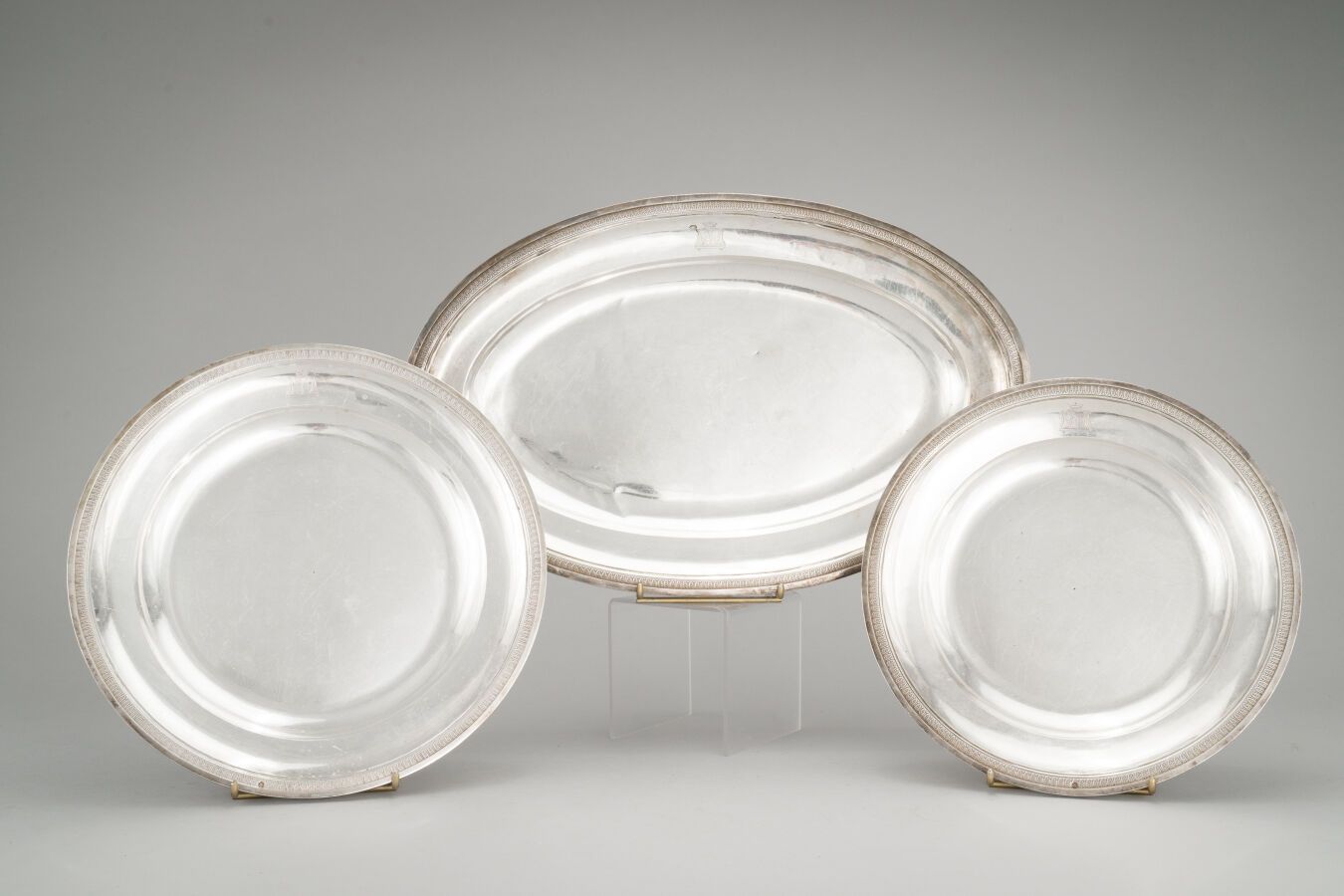 Null 95. Suite of three silver dishes (950/1000) engraved with a frieze of palme&hellip;