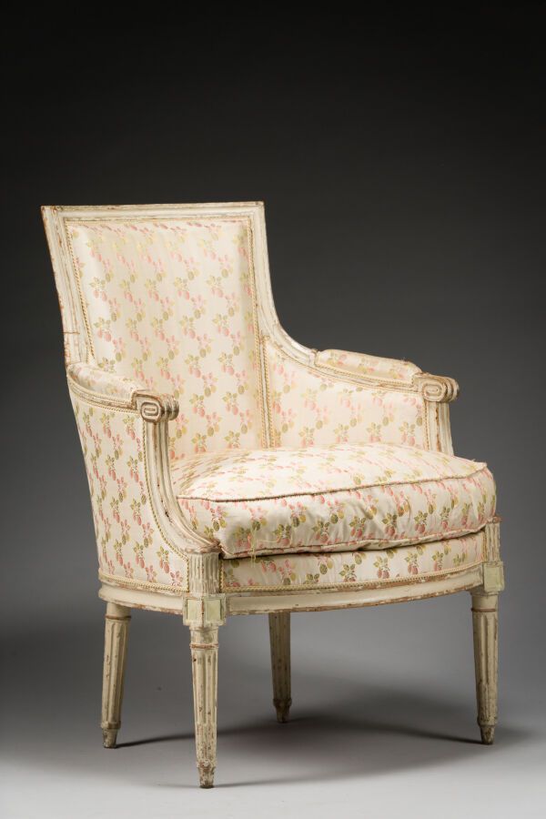 Null 219. Shepherd's chair with a trapezoidal backrest in cream-colored lacquere&hellip;